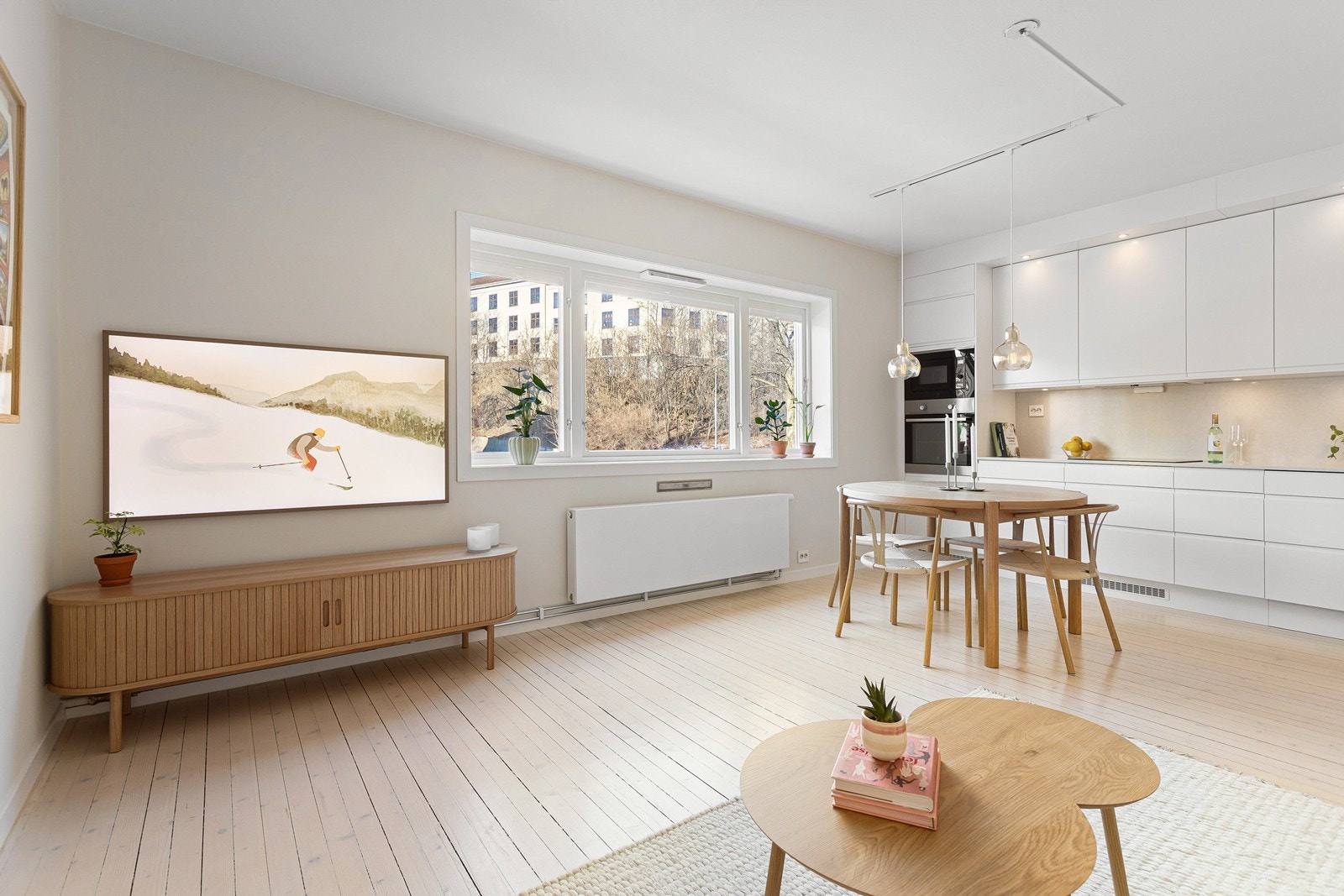 Det originale tregulvet er bevart i stue og på hovedsoverom. Galleribilde