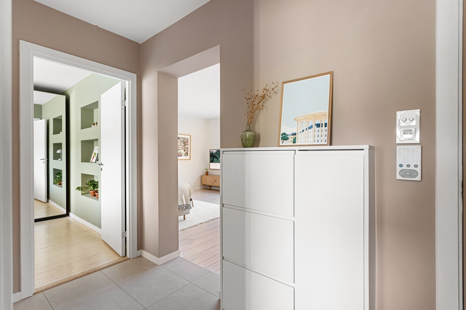 Leiligheten har to soverom som begge vender mot rolige omgivelser. Galleribilde