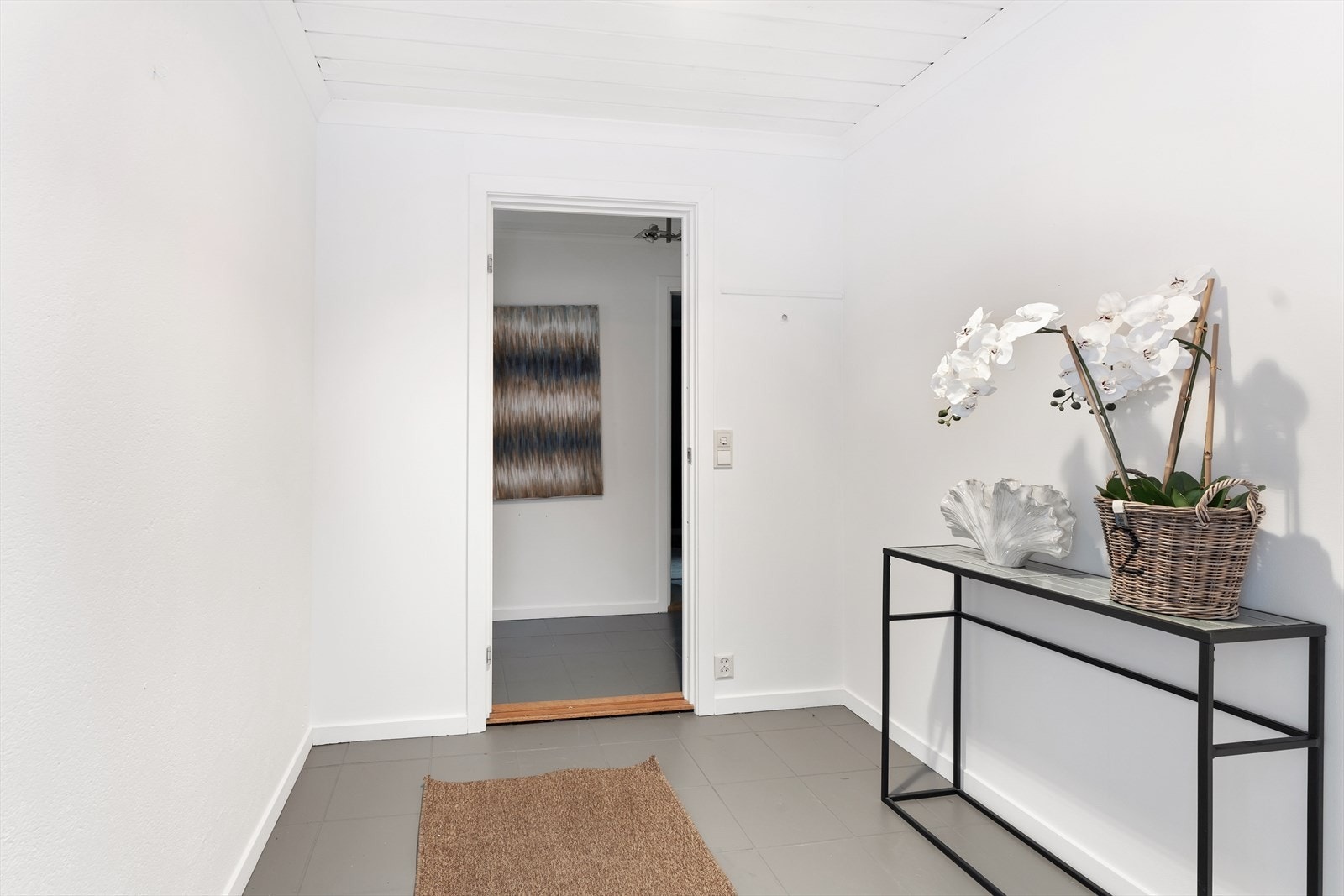 Egen entré inn til kjeller Galleribilde