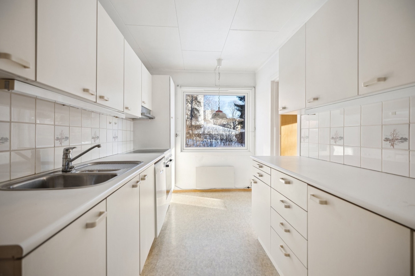 Kjøkken med plass til spisebord Galleribilde