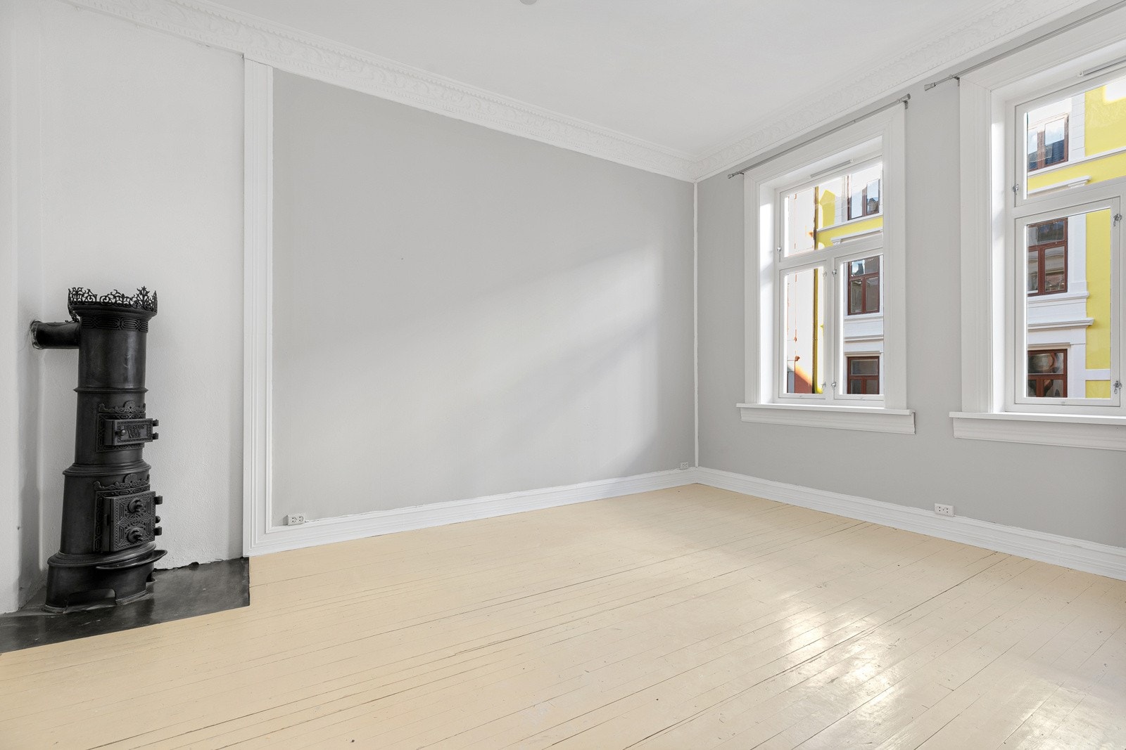 Et lyst og romslig hjem med stort potensiale. Meget sentral og attraktivt beliggende på Grünerløkka. Galleribilde