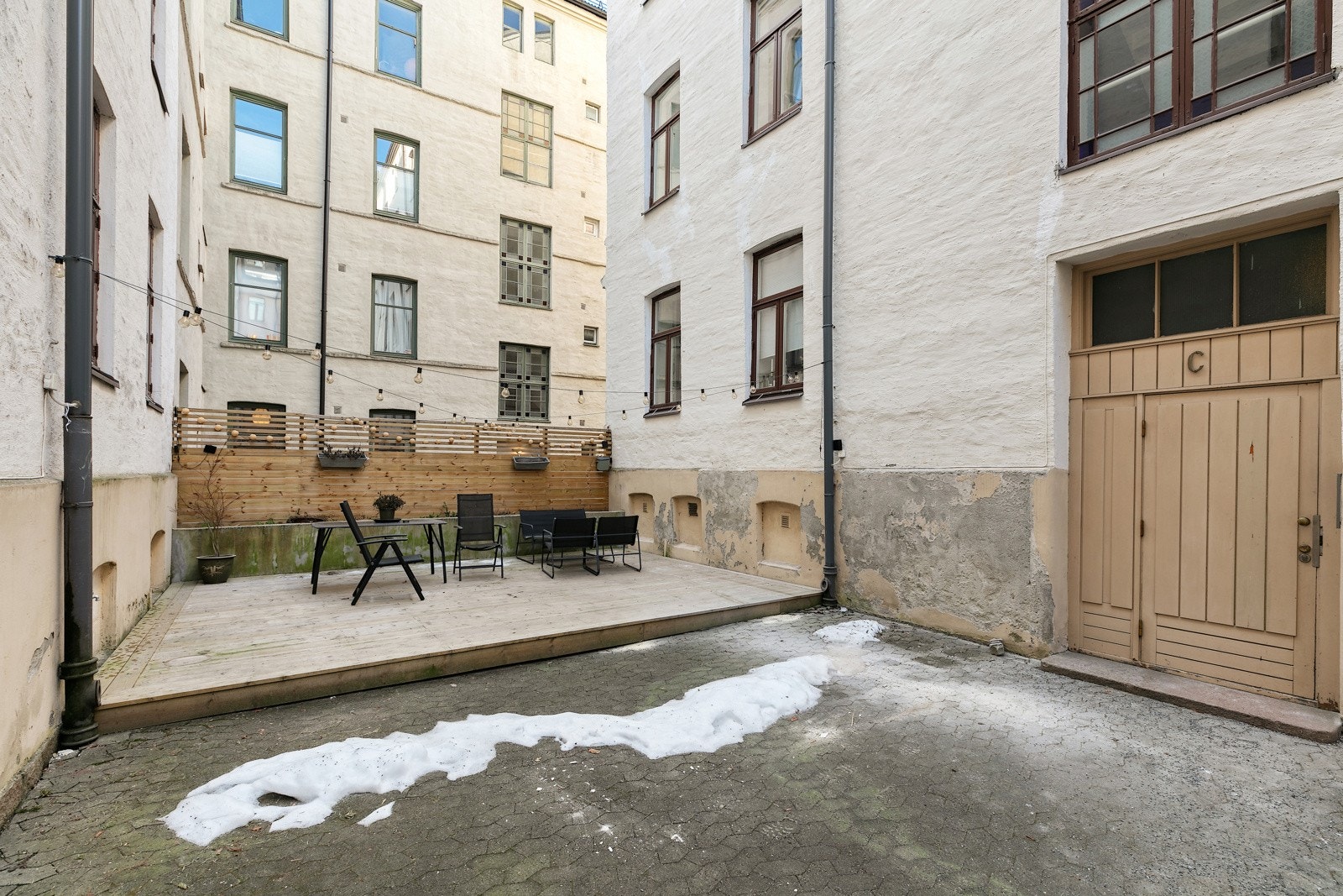 Felles uteplass i borettslaget. Galleribilde