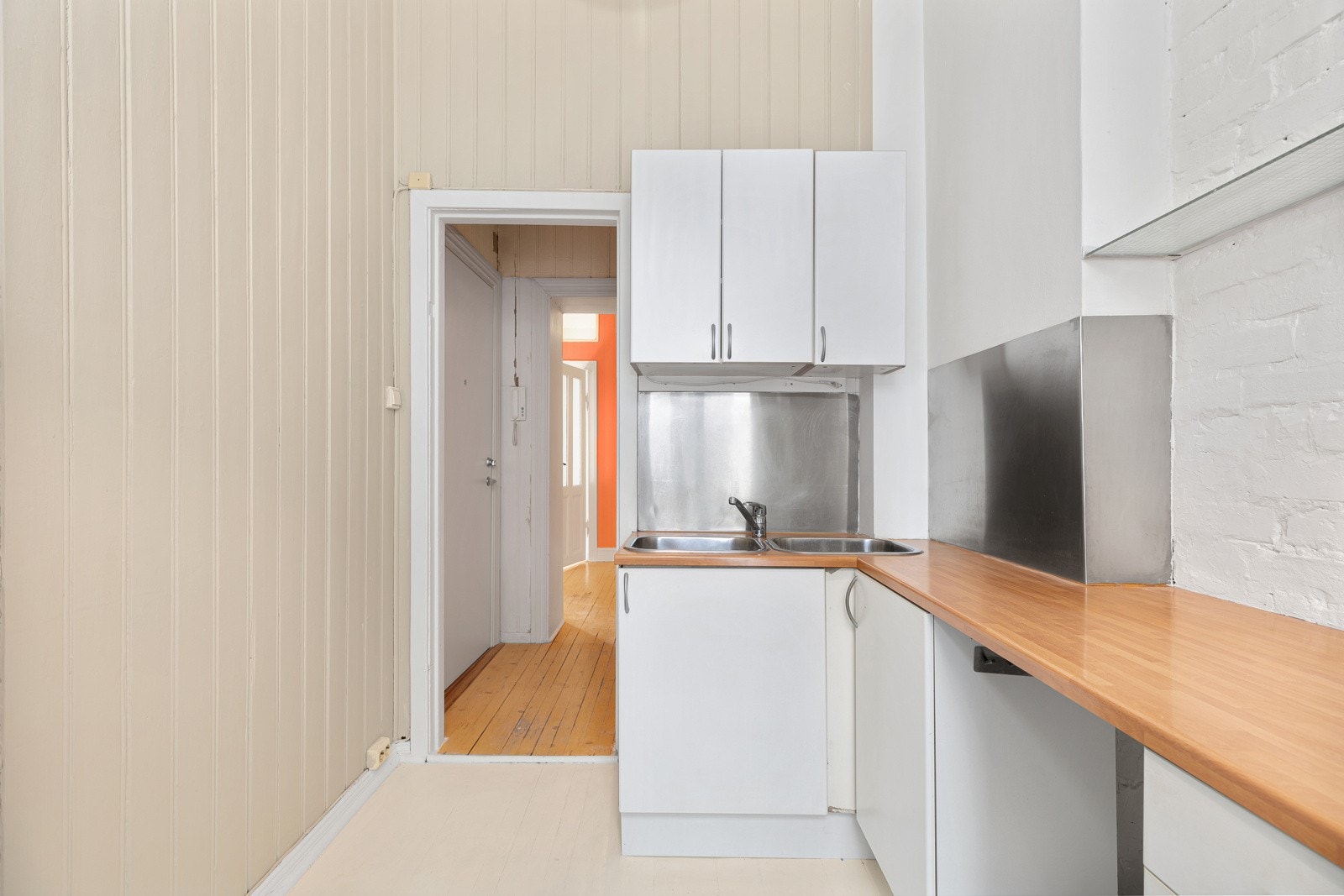 Ved å flytte kjøkkenet kan dette blir en fint soverom. Galleribilde