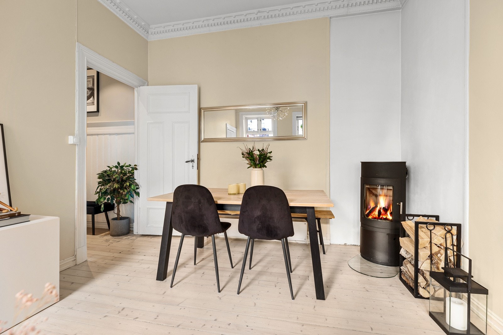 Takhøyden er målt til hele 3,08m i stue Galleribilde