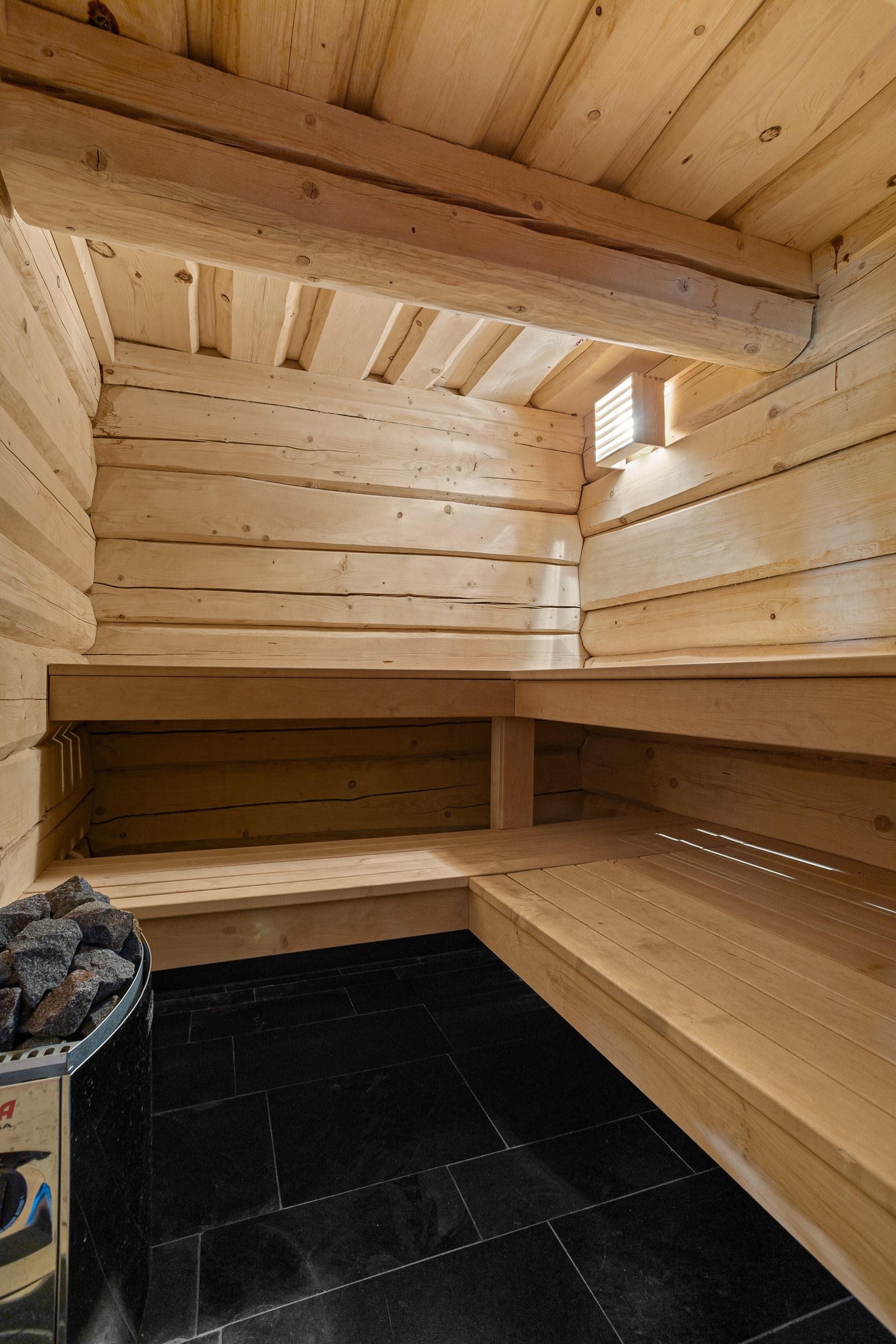 Fra hovedbadet er det inngang til deilig badstue Galleribilde