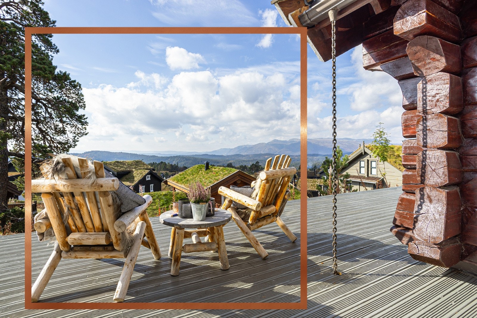 Hytta ligger vestvendt til med nydelige solforhold og utsikt til Raulandsfjell Galleribilde