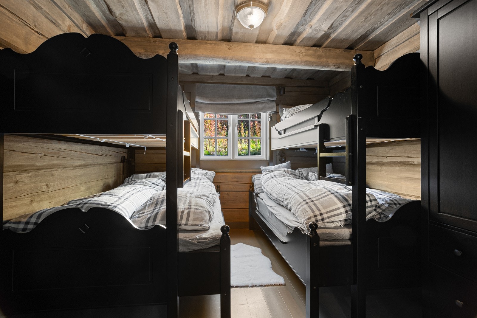 Soverom III er innredet med to familiekøyer, som gir 6 sengeplasser Galleribilde