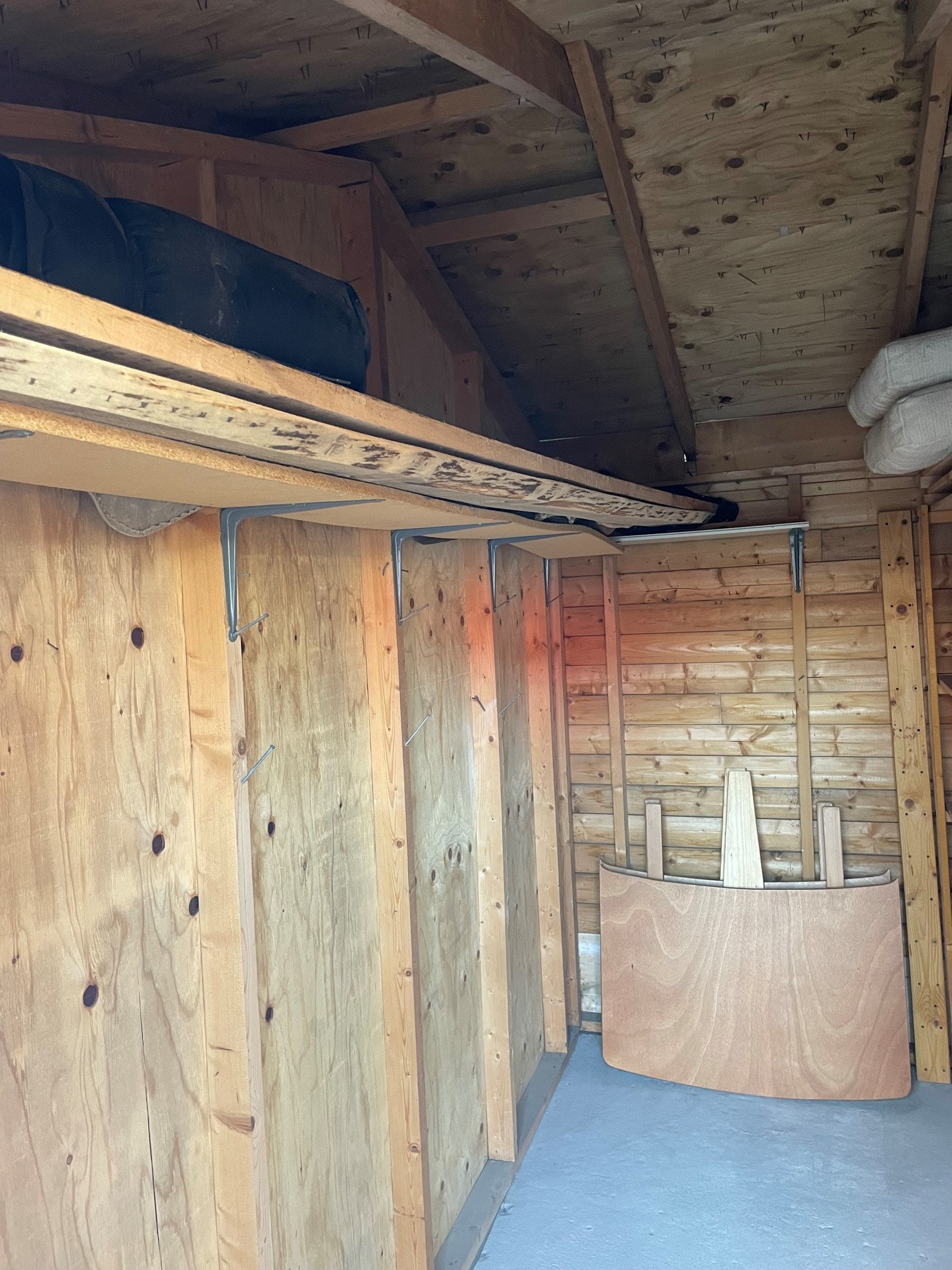 Boligen disponerer egen utebod på ca. 5 kvm i frittstående bodrekke Galleribilde