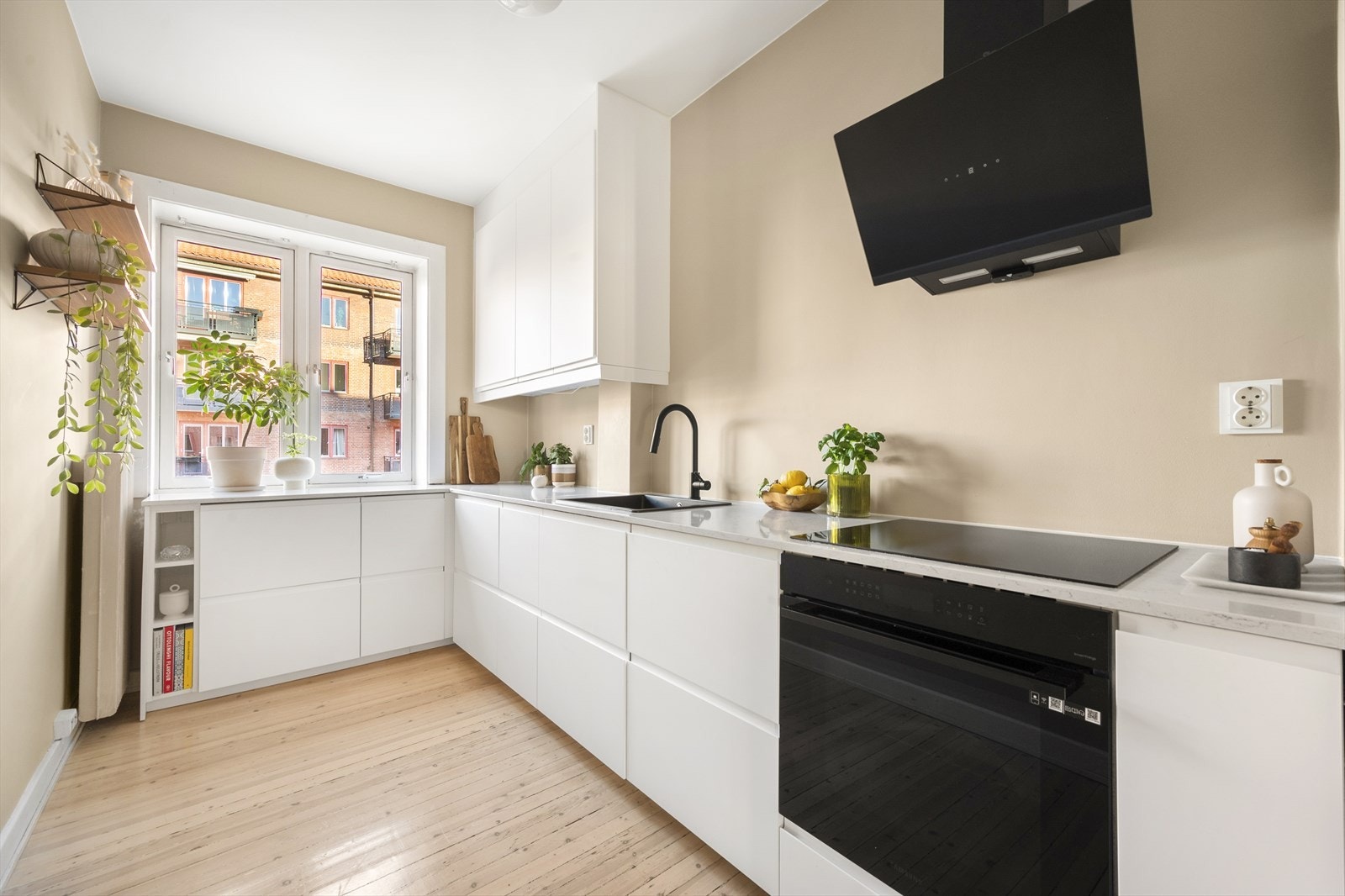 Moderne og stilsikkert kjøkken pusset opp i 2023. Galleribilde