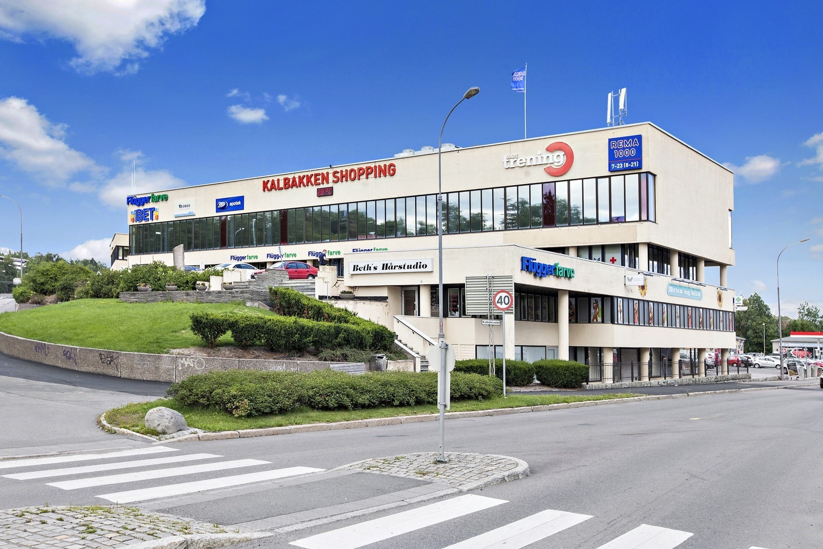 Kalbakken kjøpesenter - Her finner du Sats, Fresh Fitness, Meny, Rema 1000, Bislett kebab house, Apotek 1, Brun og blid mm. Galleribilde