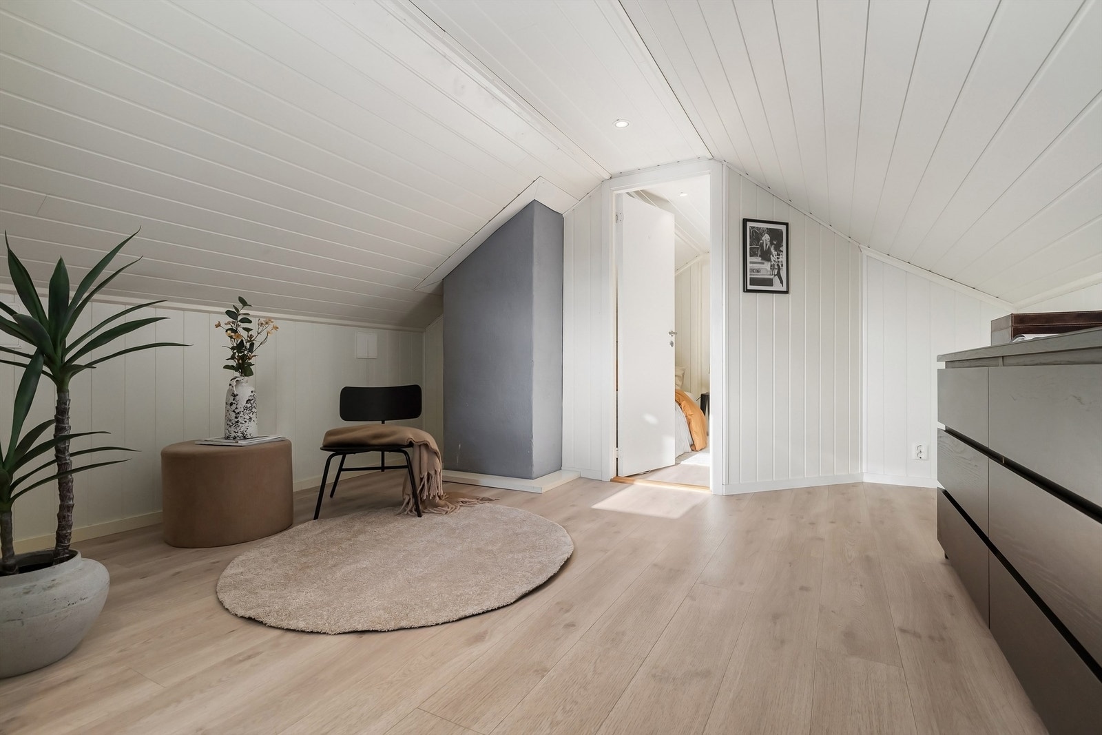 Loft - Hyggelig loftstue (Loftetasjen er ikke godkjent til varig opphold) Galleribilde