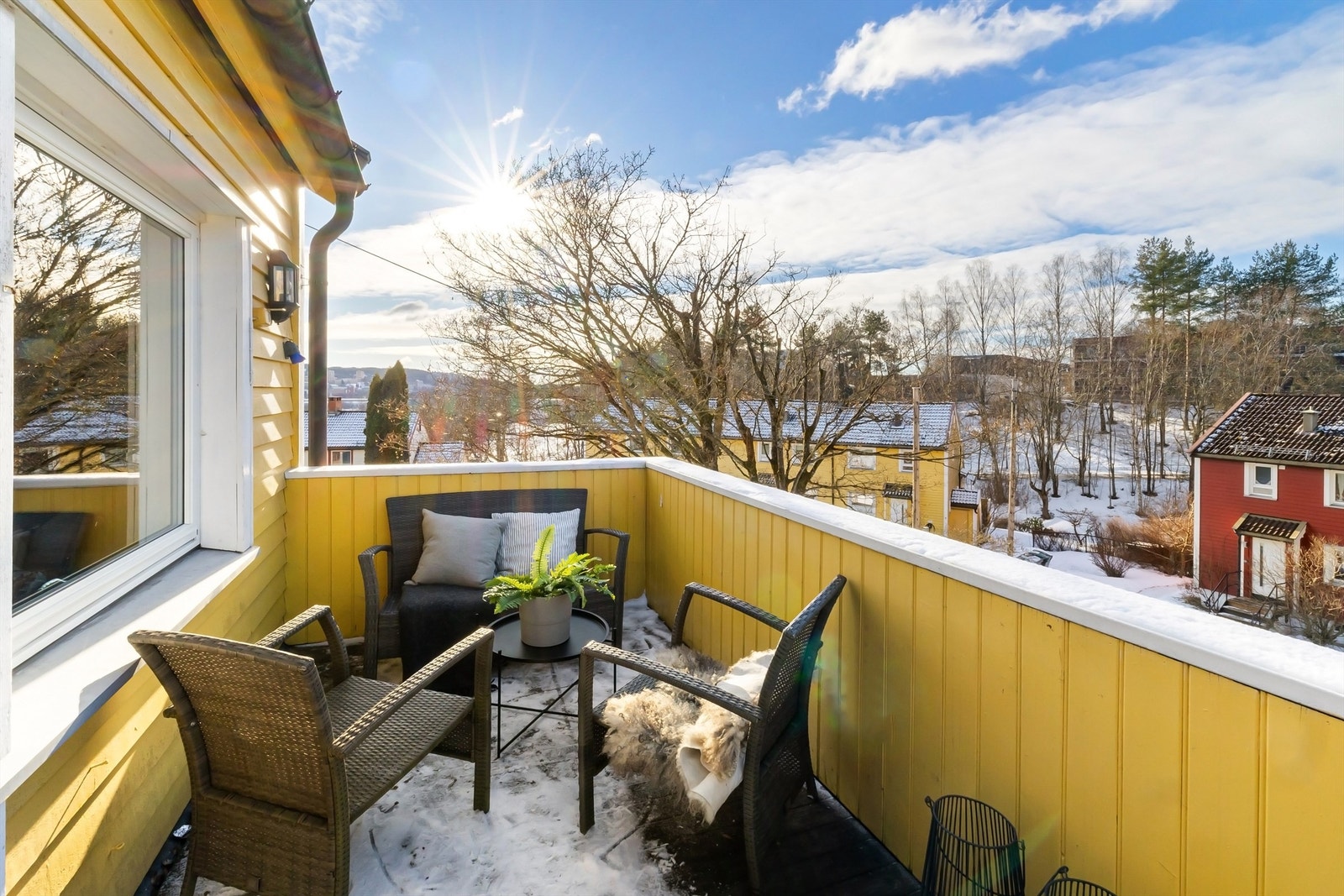 Utebelysning samt stikkontakt på vegg. Galleribilde