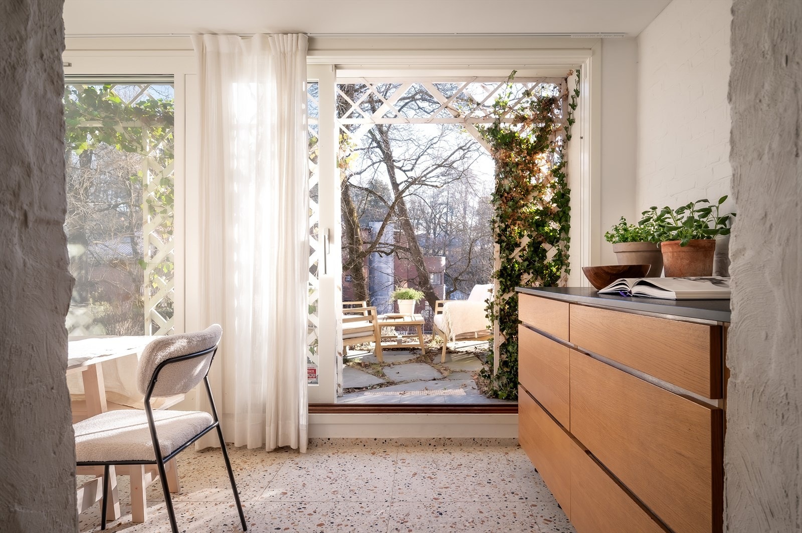 "Kjøkkenenøya" har skuffer på 80x80, som gir rikelig med oppbevaring og store arbeidsflater Galleribilde