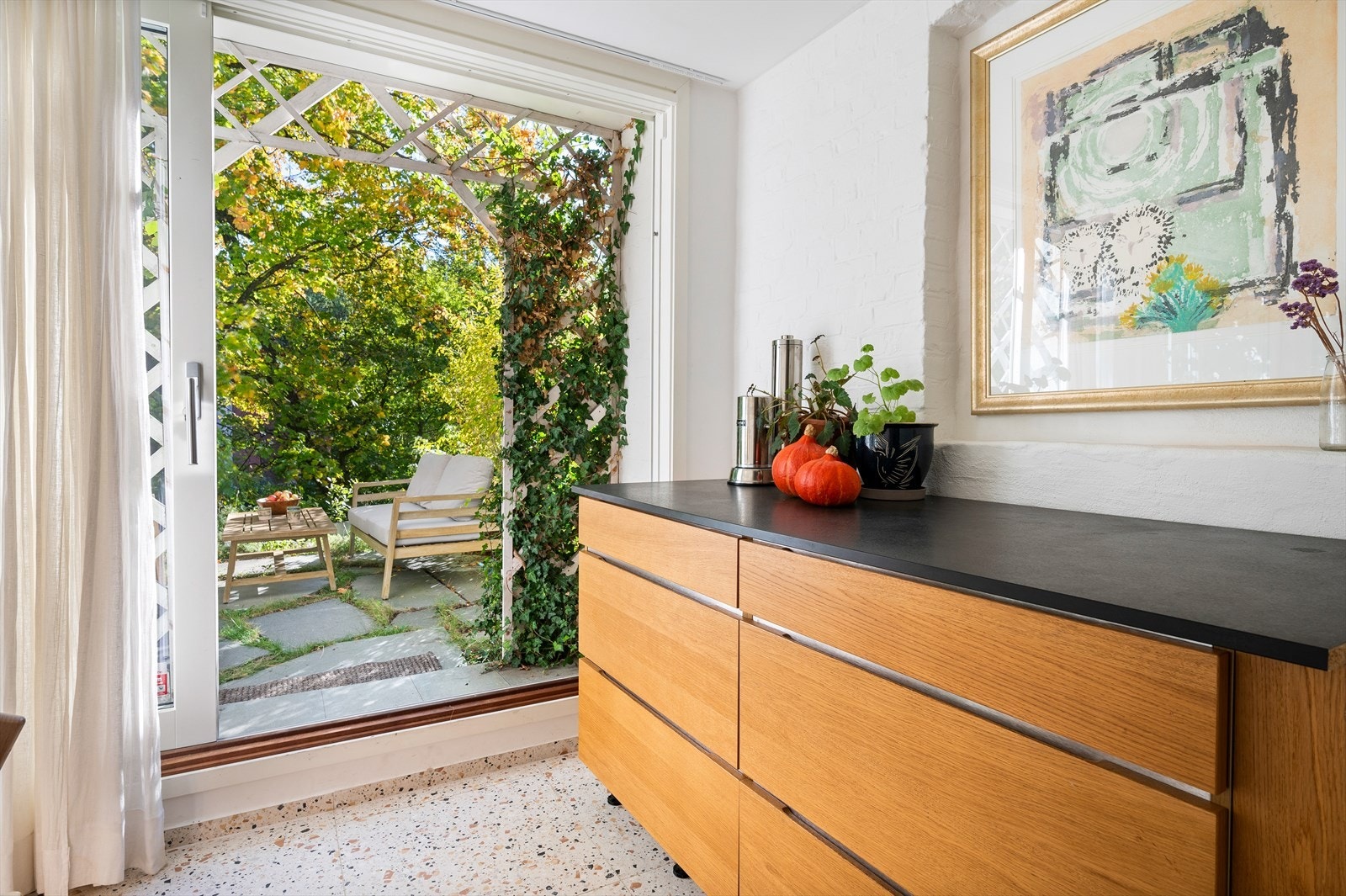 Om sommeren blir utplassen en naturlig forlengelse av spisestuen Galleribilde