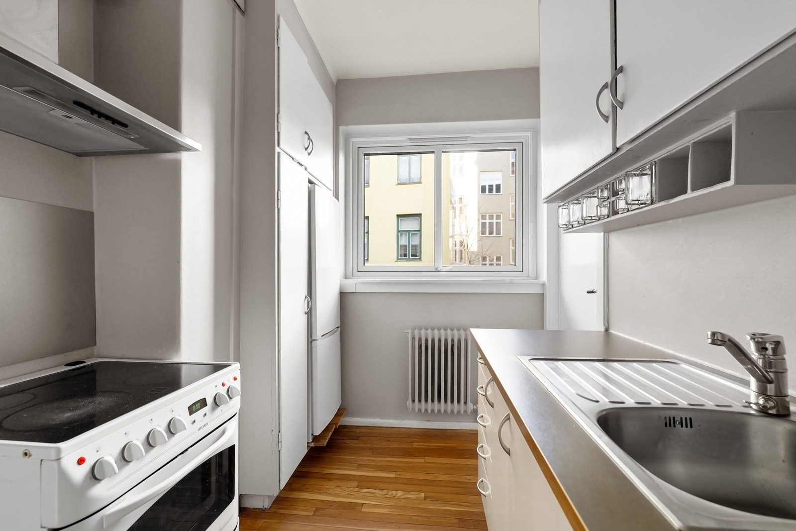 Her er det originale overskap og høyskap Galleribilde
