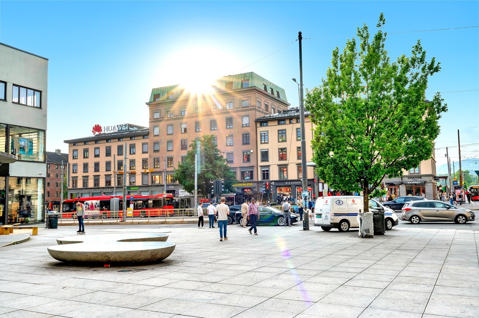 Fra Majorstukrysset går det både trikk, buss og t-bane Galleribilde