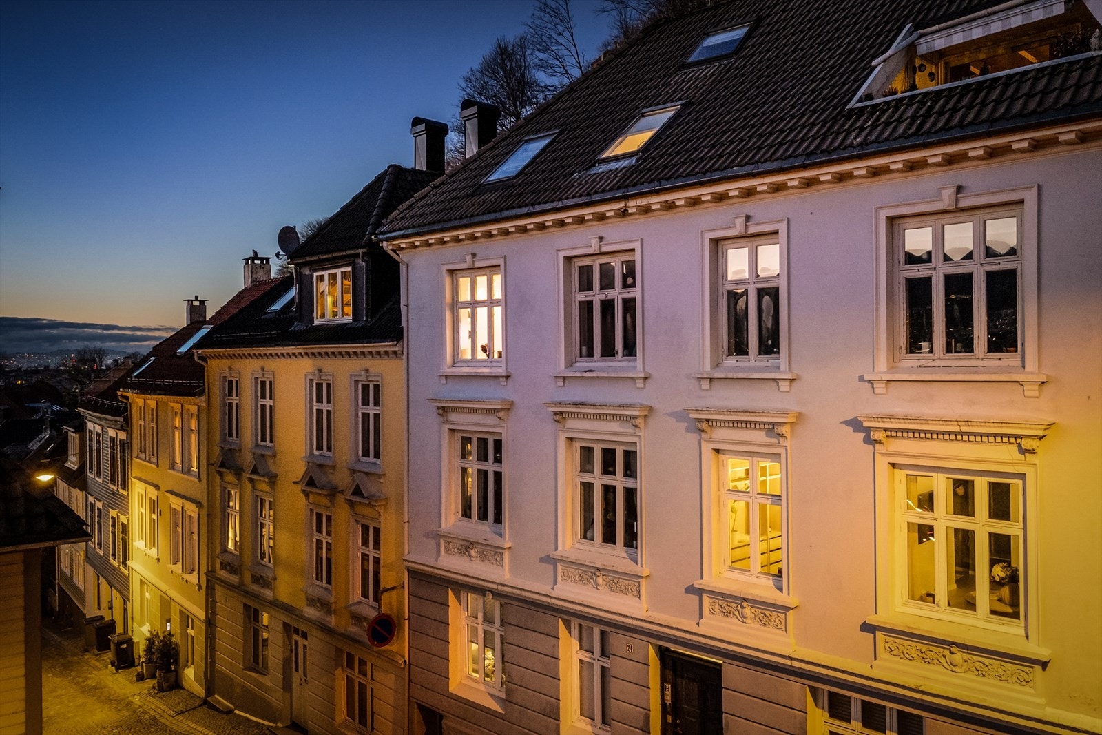 Det er smitt og smau med brosteinsbelagte gater uten gjennomgangstrafikk og ingen biler i Skivebakken. Galleribilde