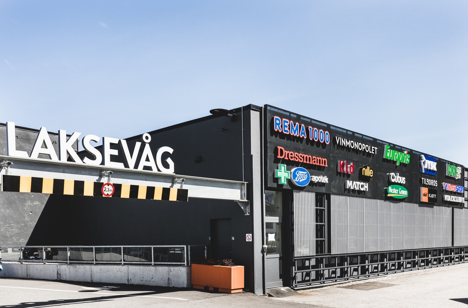Laksevåg senter, kun få minutters gange fra leiligheten. Galleribilde