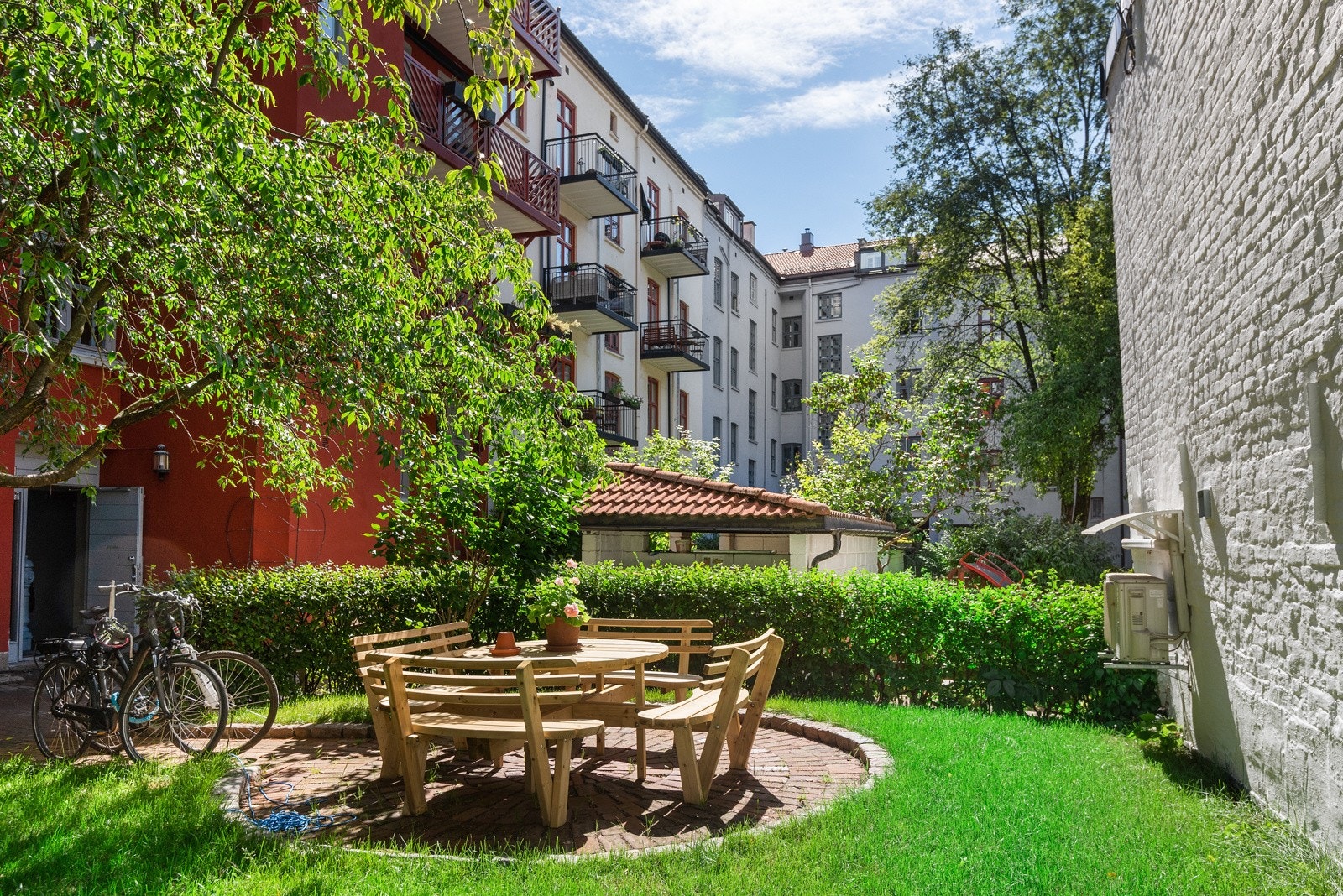 - Svært flott og idyllisk gårdsrom - Galleribilde