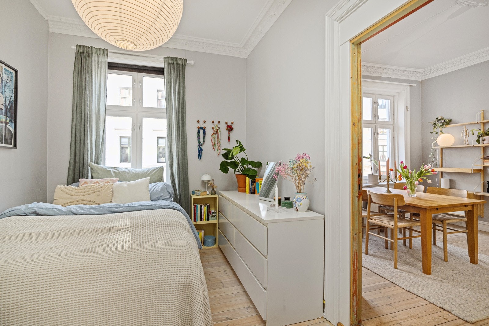 - Soverom I vender mot rolig, trafikkstille gate - Galleribilde