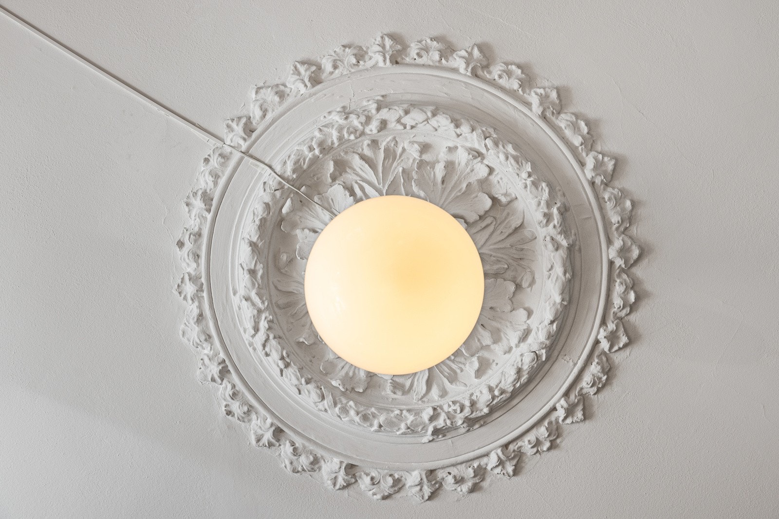 - Flere klassiske rosetter i leiligheten - Galleribilde