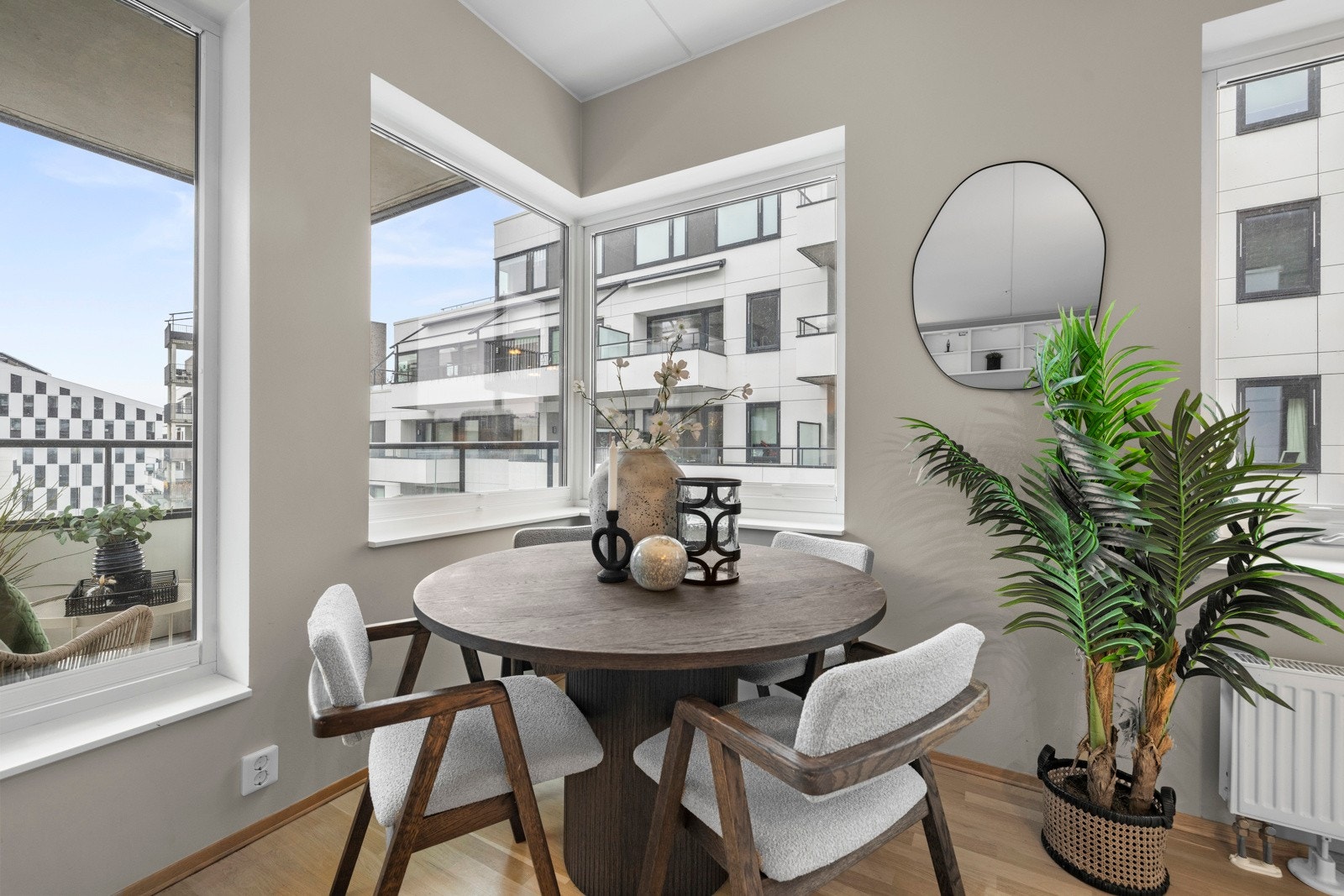 God plass til spisegruppe. Galleribilde