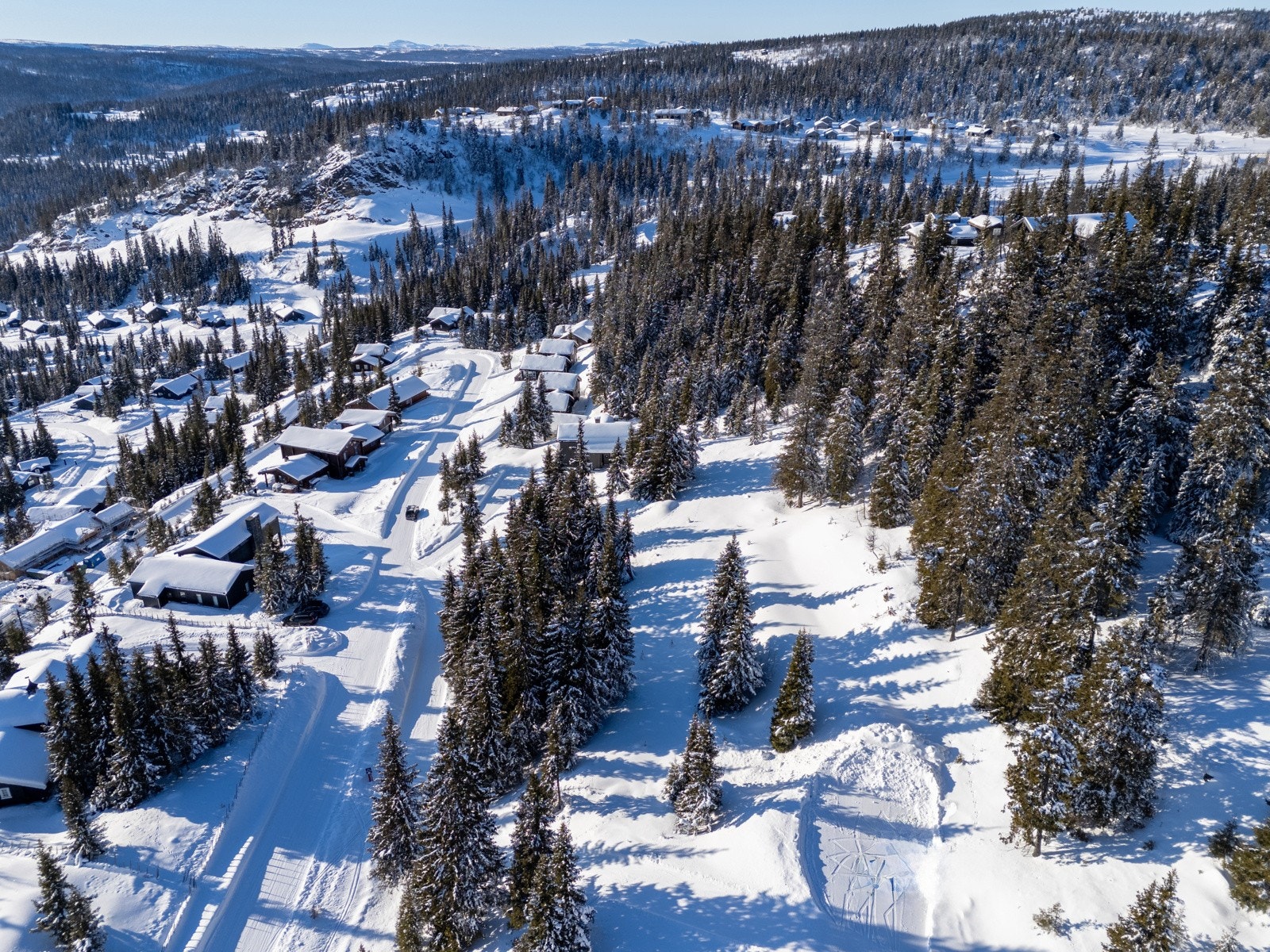 Tomtene er på hhv. 1591 og 1892 kvm. Galleribilde