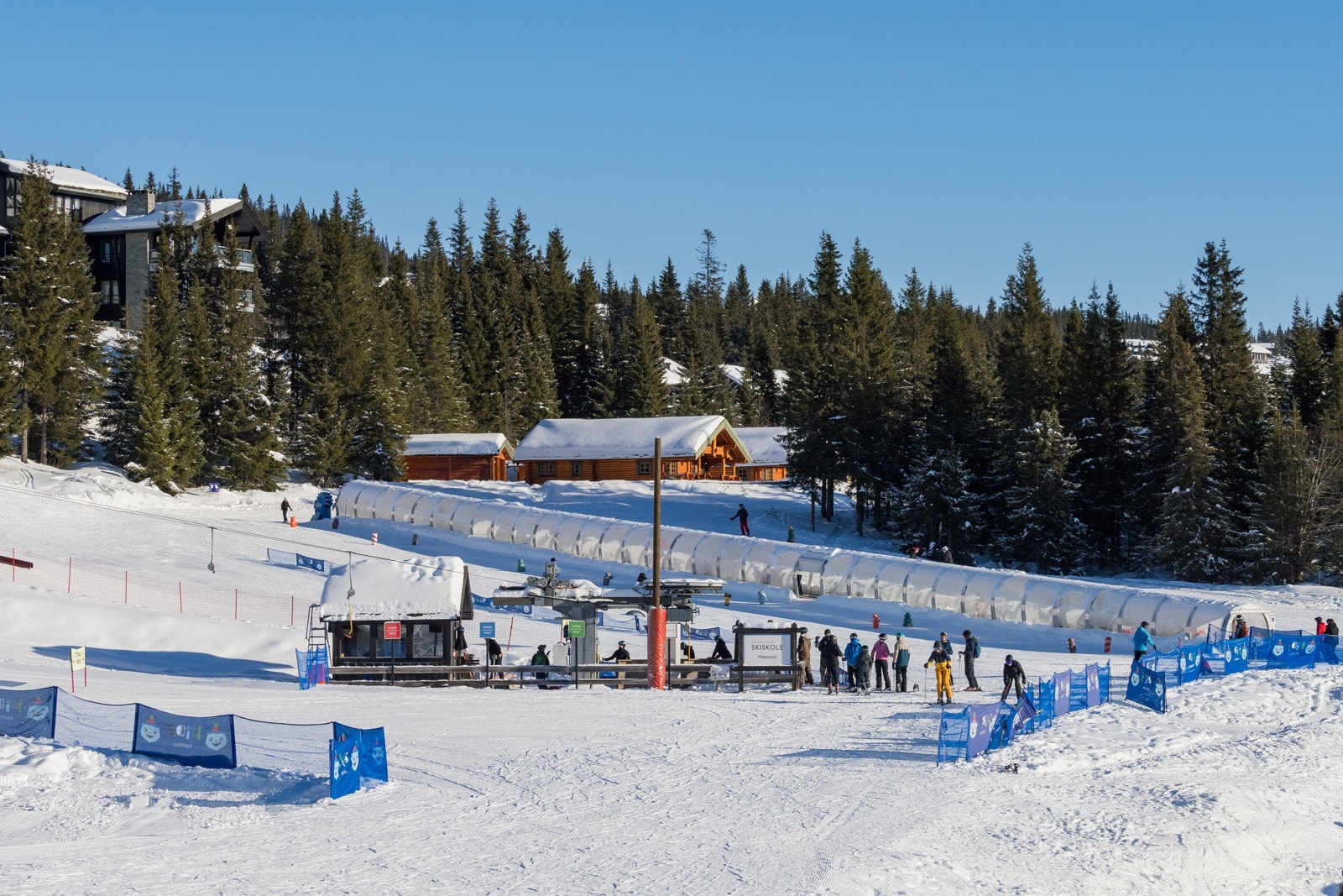 Her finner du alt fra familievennlige grønne løyper til den bratte og krevende utfortraséen, hvor det årlig arrangeres World Cup. Galleribilde