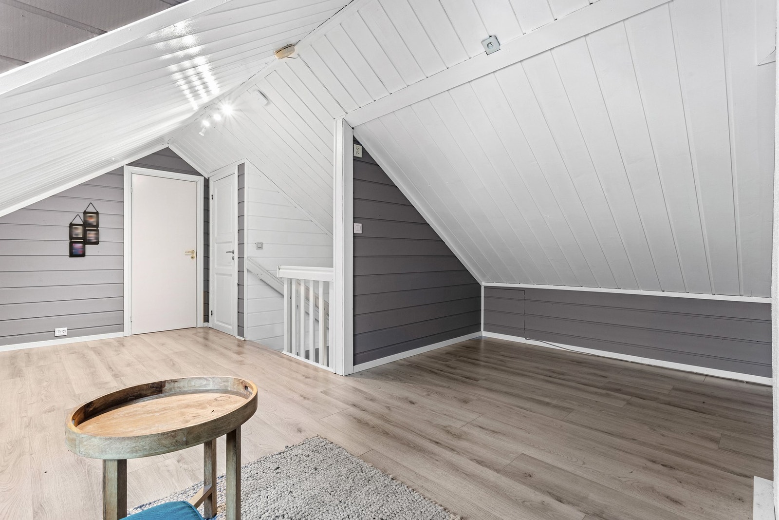 Luftig og åpen loftstue - perfekt som ekstra oppholdsrom for familien. Galleribilde