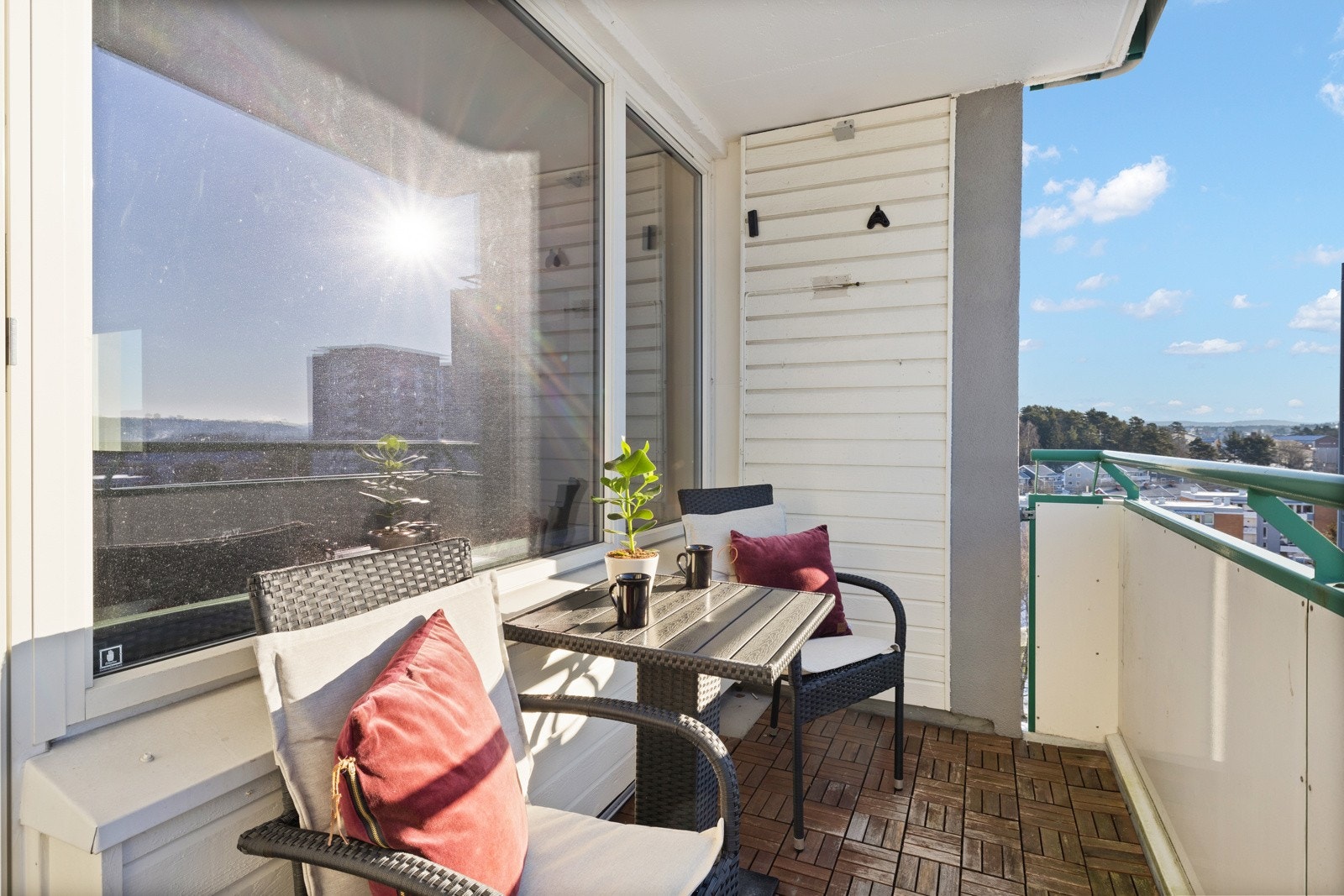 Stue med utgang til sydvestvendt balkong på 5,5 m². Galleribilde