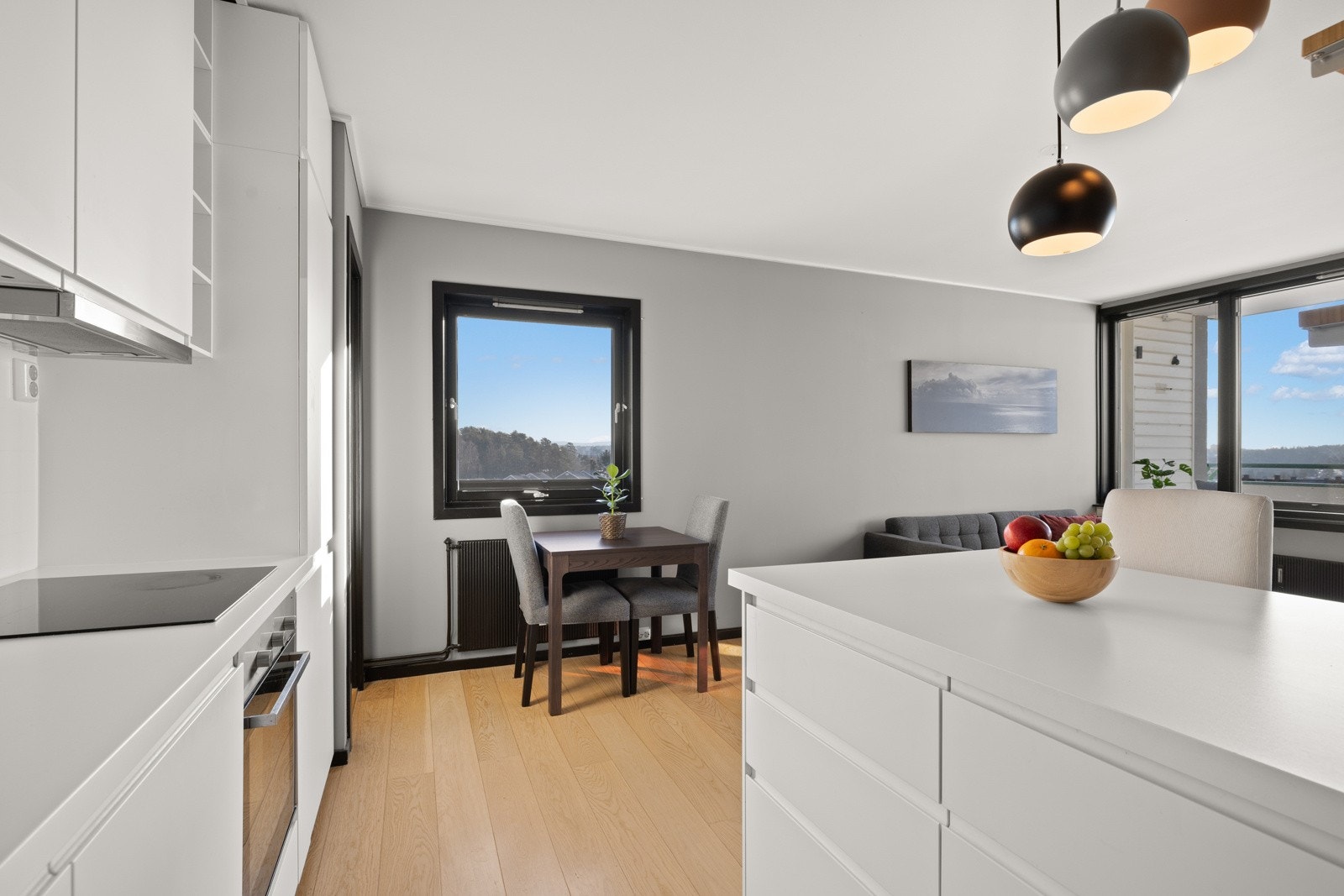 Barløsning mot stue. Belysning med dimmer over barløsning. Galleribilde