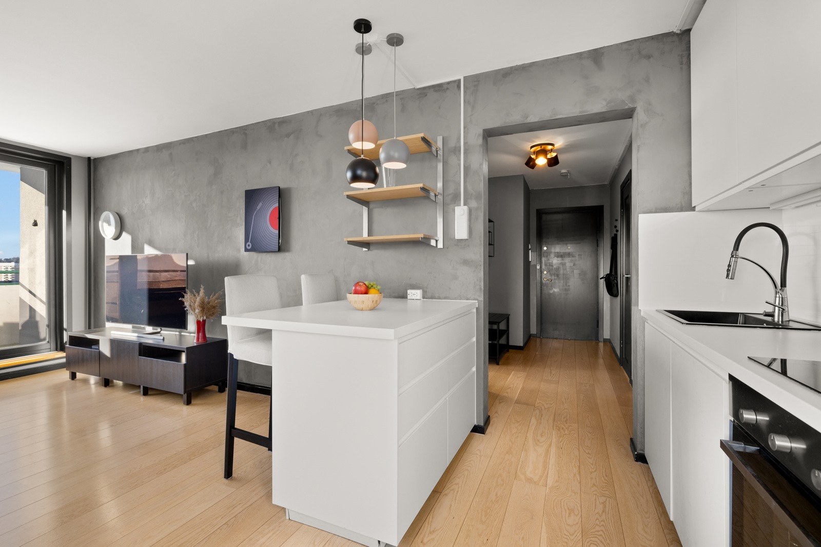 Fin og innbydende 3-roms leilighet med en gjennomgående god standard. Galleribilde