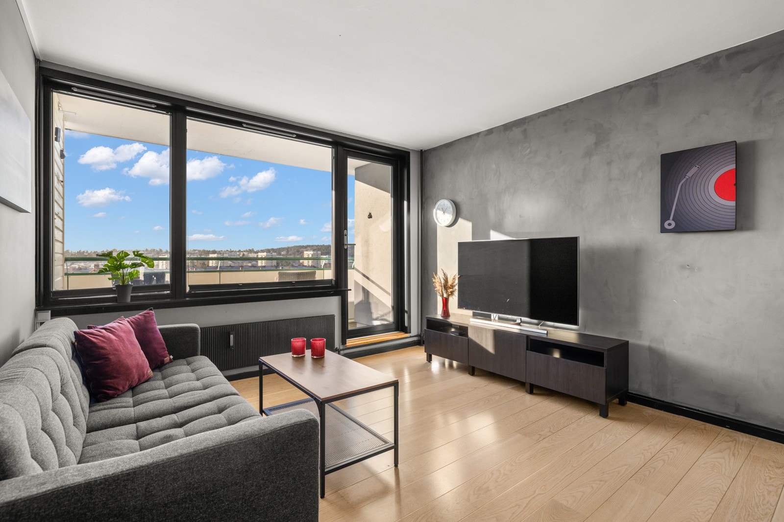 Leiligheten har svært gode lysforhold. Galleribilde