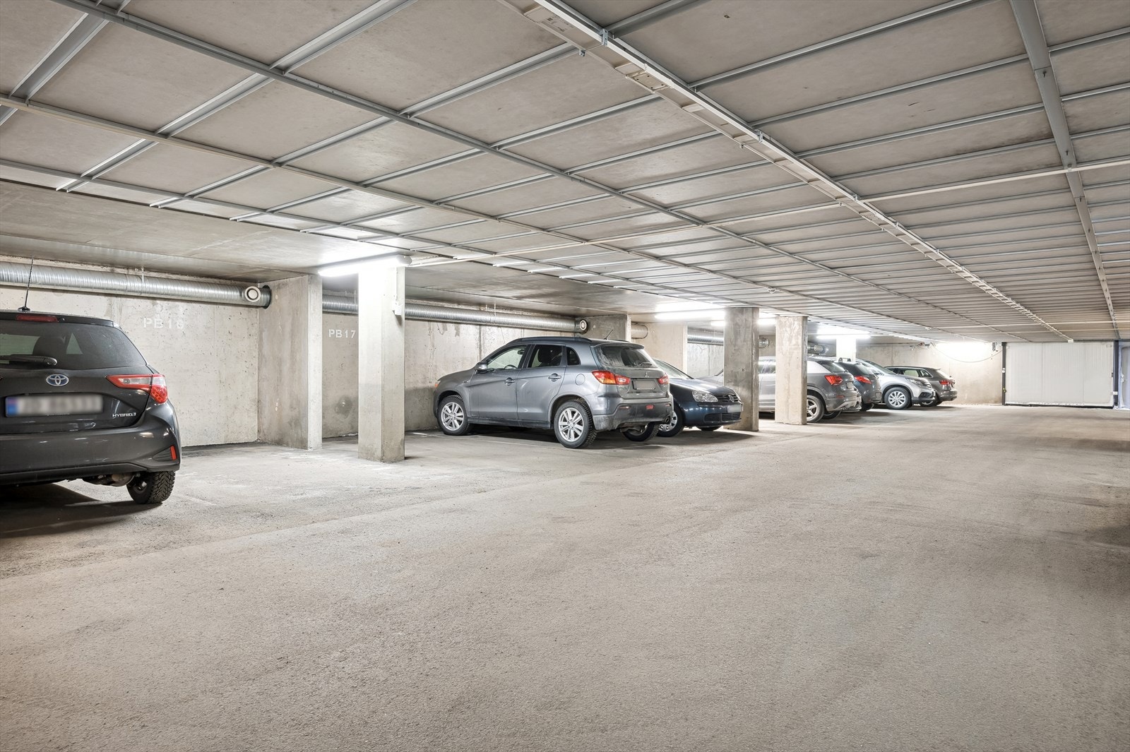 Garasjeplass følger eiendommen. Galleribilde