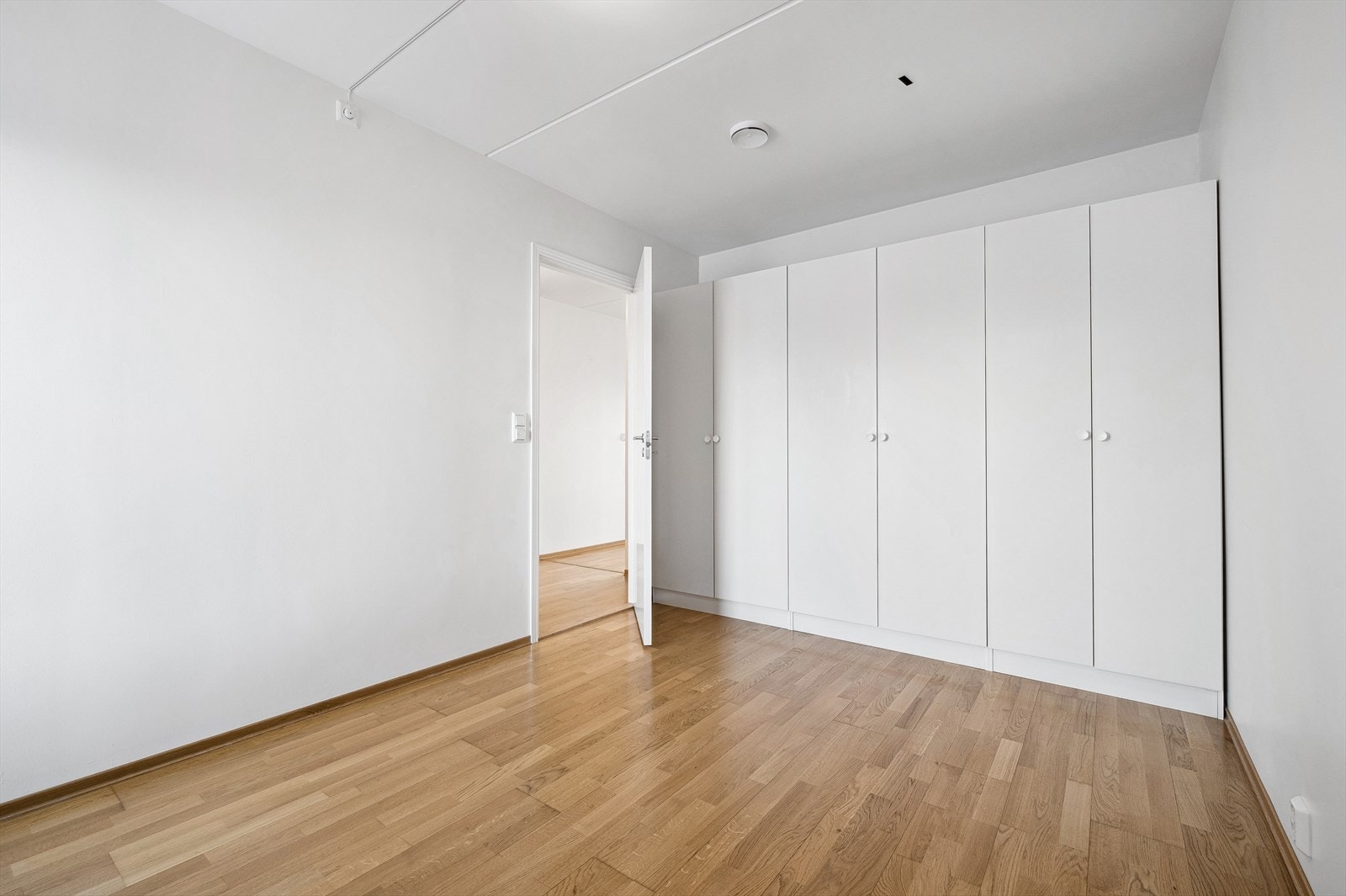 Soverom (garderobeskapene ble fjernet i forbindelse med oppussing, står lagret i boden) Galleribilde