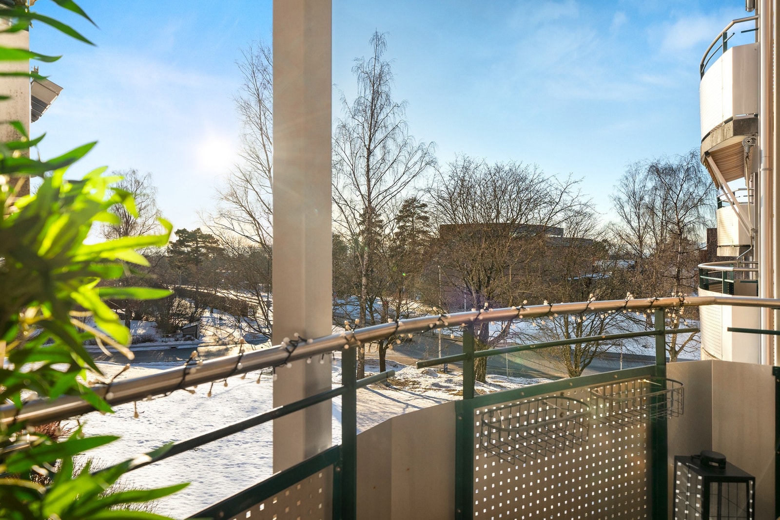 Fra stuen har du direkte adkomst til en hyggelig balkong på ca. 7 kvm. Galleribilde