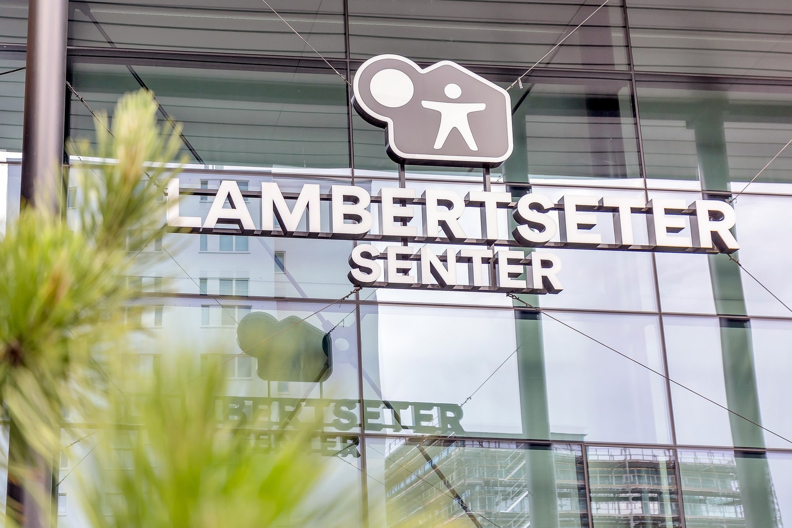 Lambertseter senter på et rikt utvalg av butikker og tjenester med 83 butikker. Galleribilde
