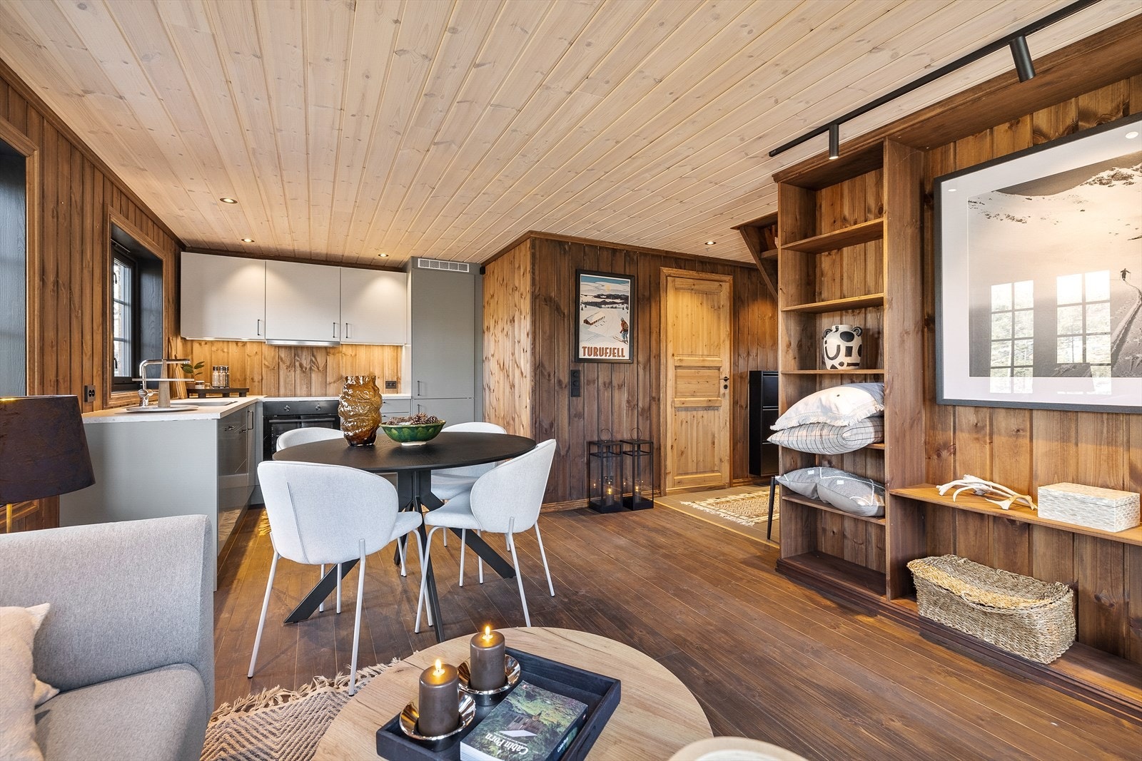 Hyggelig sosial sone med åpen kjøkkenløsningTurufjell Galleribilde