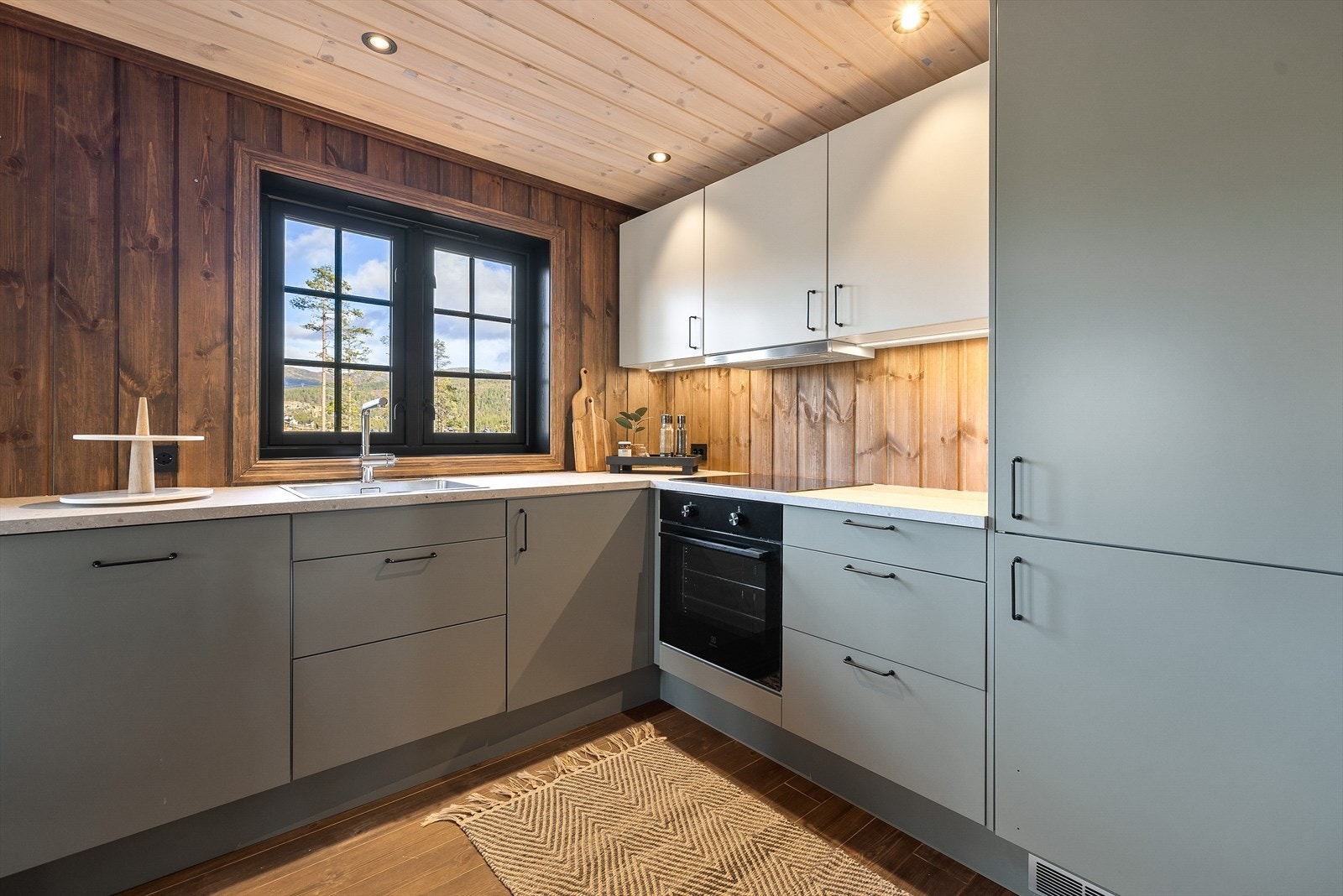 Hyggelig utsikt fra kjøkkenvinduet Galleribilde