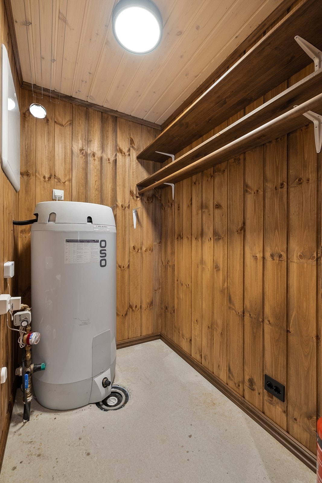 Bod med hyller og oppbevaring Galleribilde