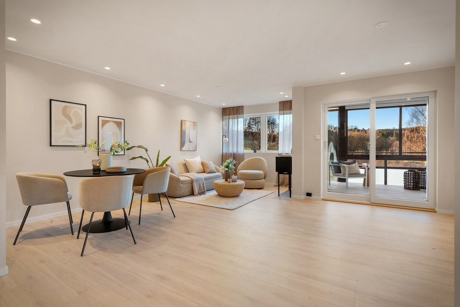 - Leiligheten har et BRA-i på 69m² og inneholder entré, bad, kjøkken, stue og 2 soverom. I tillegg disponerer leiligheten 2 eksterne boder i underetasjen - Galleribilde