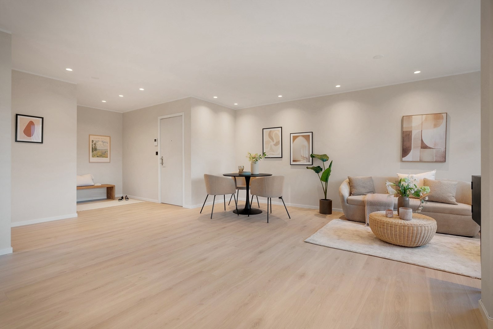 - Borettslaget rehabiliterte fasade, tak, vinduer, installerte balansert ventilasjon og innglasset balkongene i 2020/2021 - Galleribilde