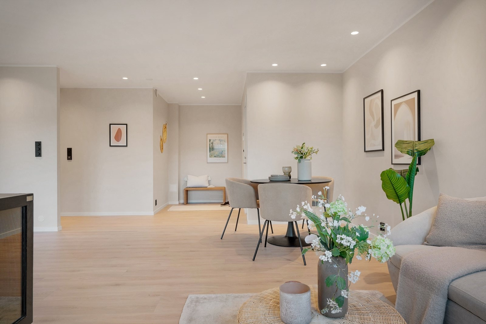 - Leiligheten har balansert ventilasjon, noe som bidrar til bedre luftkvalitet, innemiljø og energieffektivitet - Galleribilde