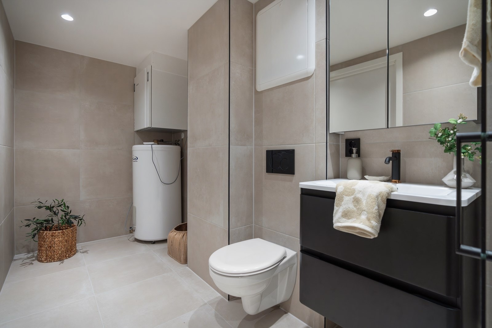 - Rålekkert, helfliset baderom (renovert i 2024) med behagelig varme i gulv - Galleribilde