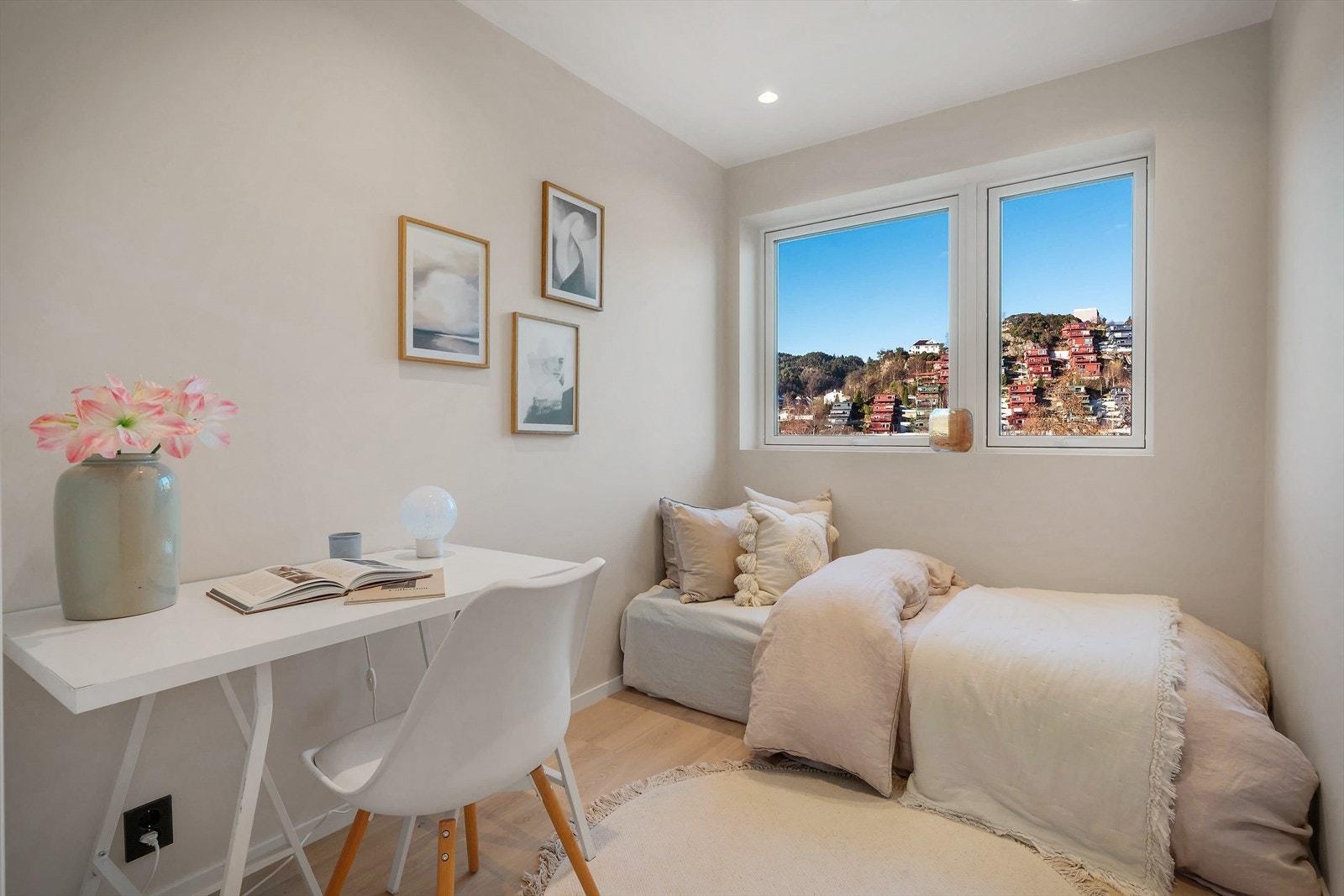 - Soverom 2 måler 6,1m² og passer perfekt som barne- eller gjesterom - Galleribilde