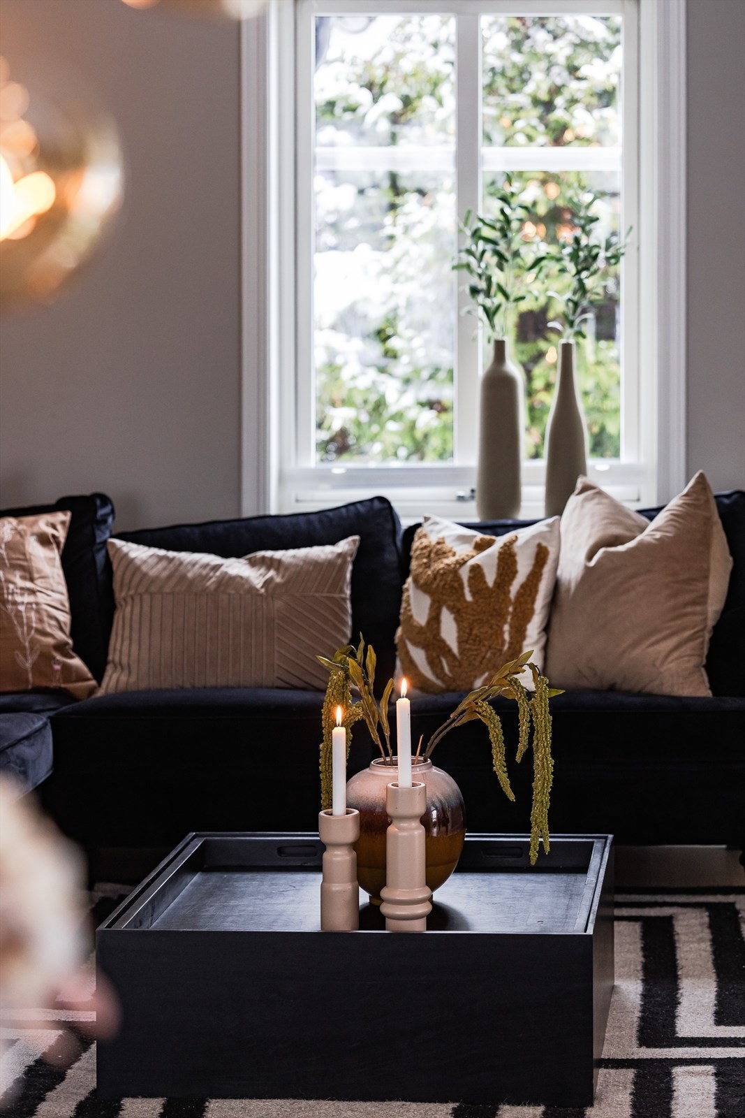 Lun og god gulvvarme med varmefolie i kjøkken og spisestue/stue. Det er app-system (Future Home) for styring av varme for 6 stk enheter i boligen. Galleribilde