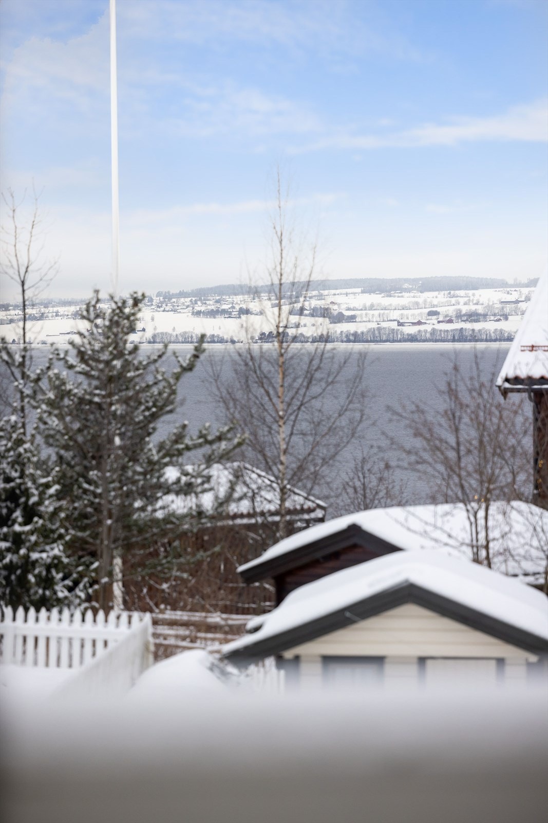Utenfor stuen er det en solrik balkong på ca. 4m². Galleribilde