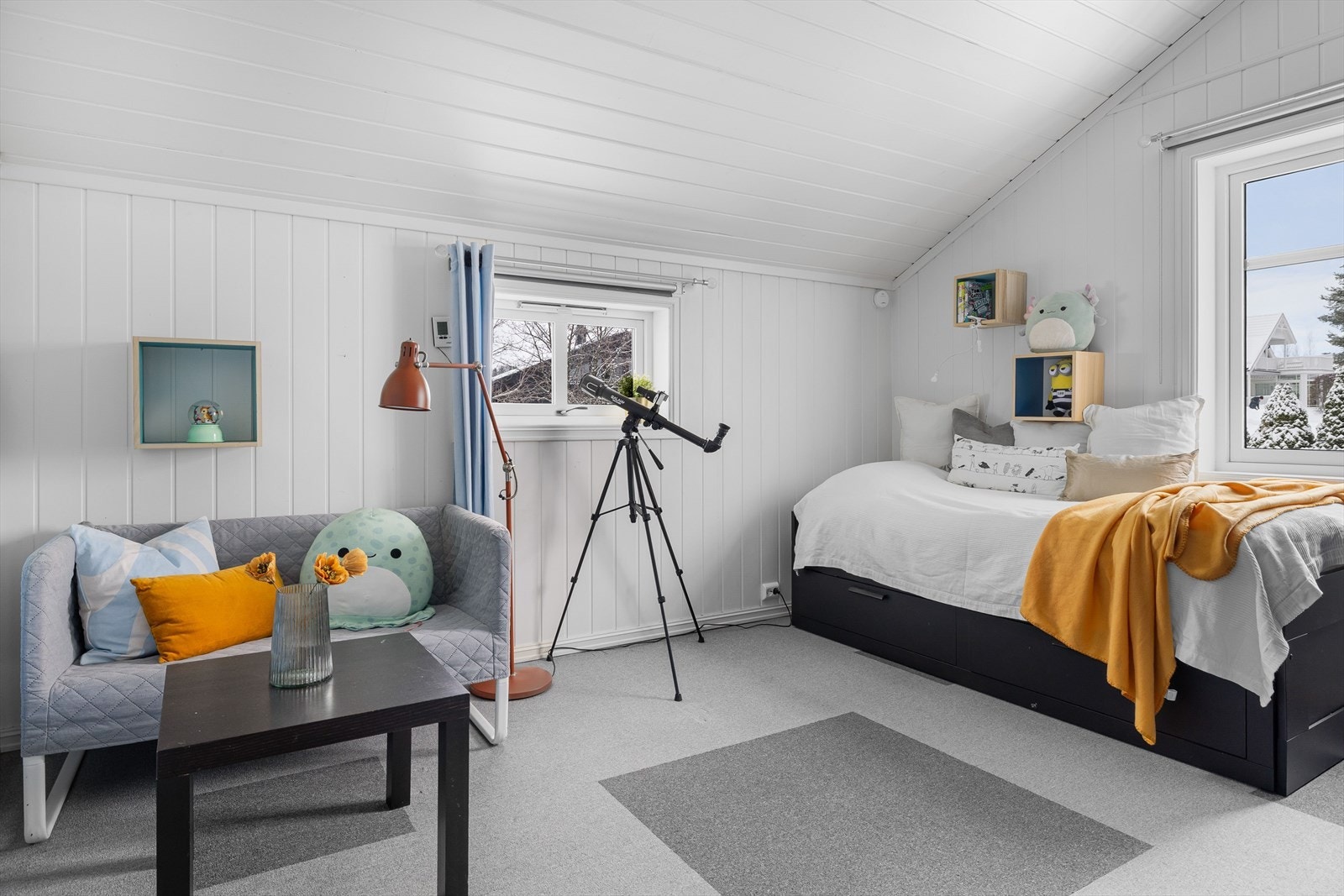 Soverom 4 er også et lyst og fint rom med lunt teppegulv. Galleribilde