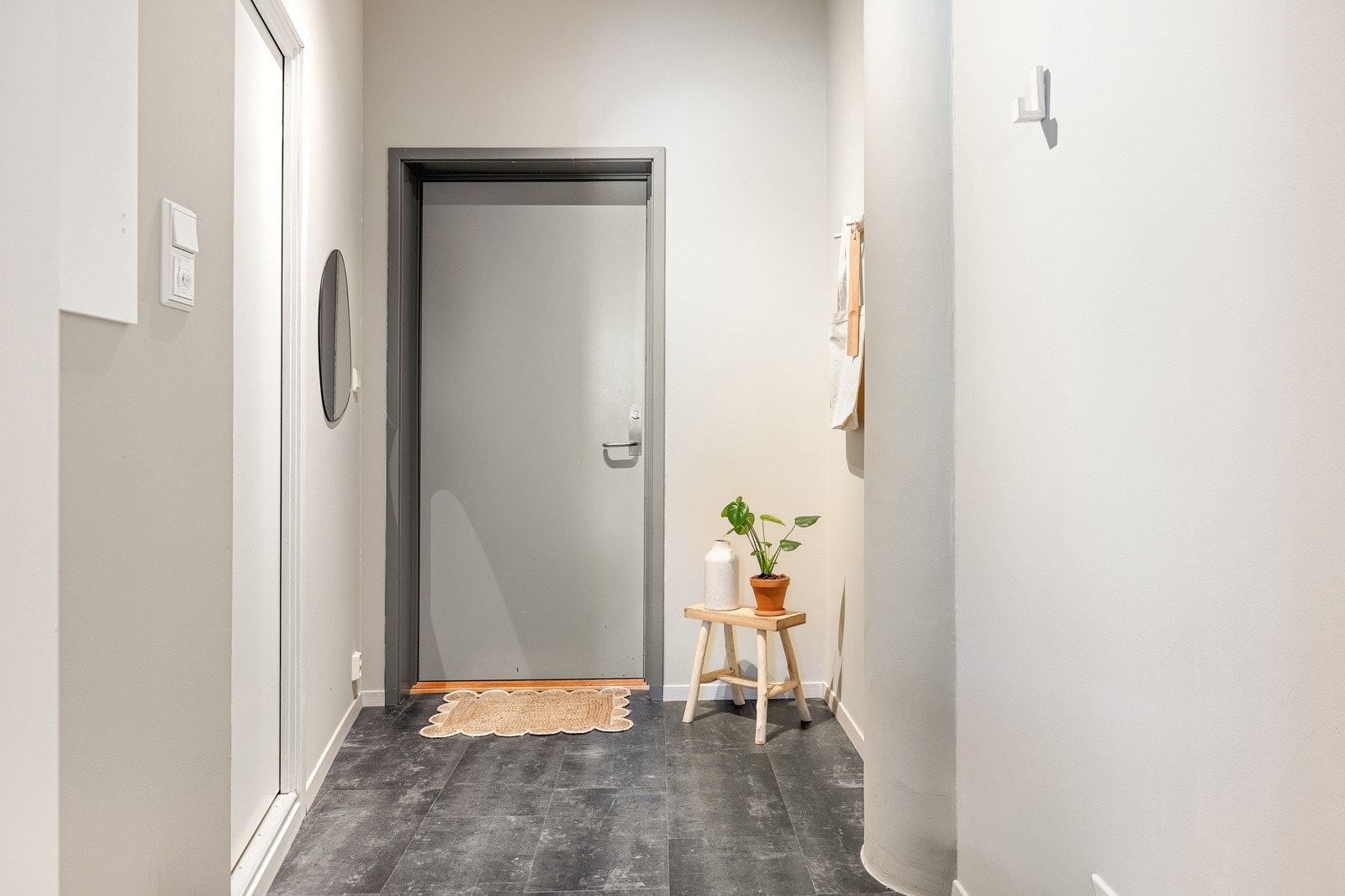 Entréen gir et godt førsteinntrykk med et mål på ca. 4,3 kvm. Galleribilde