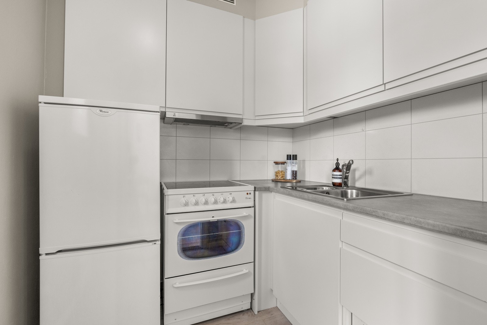 Hvitevarer medfølger handelen. Galleribilde